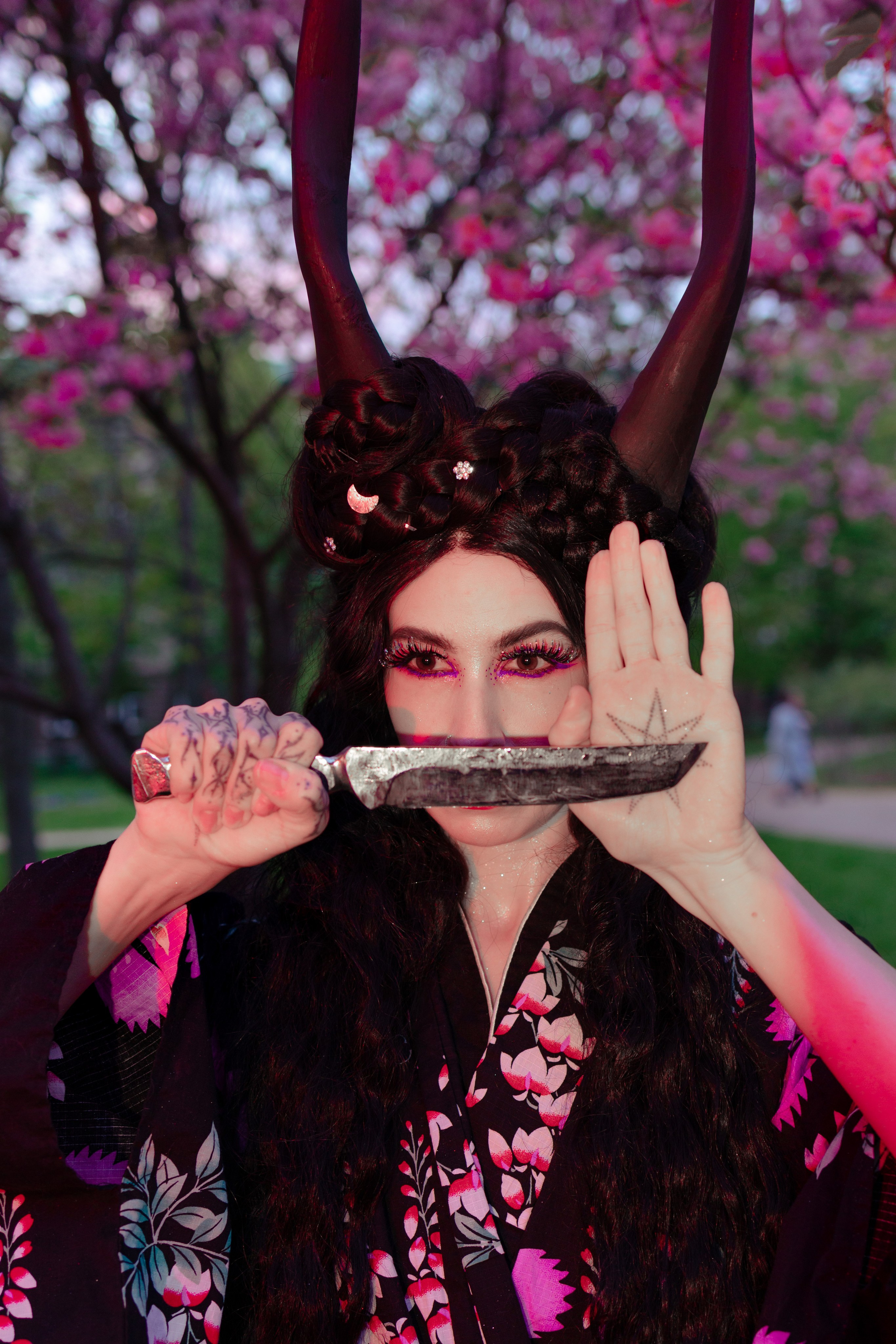 Кирисакура- соцветия вишни в тумане