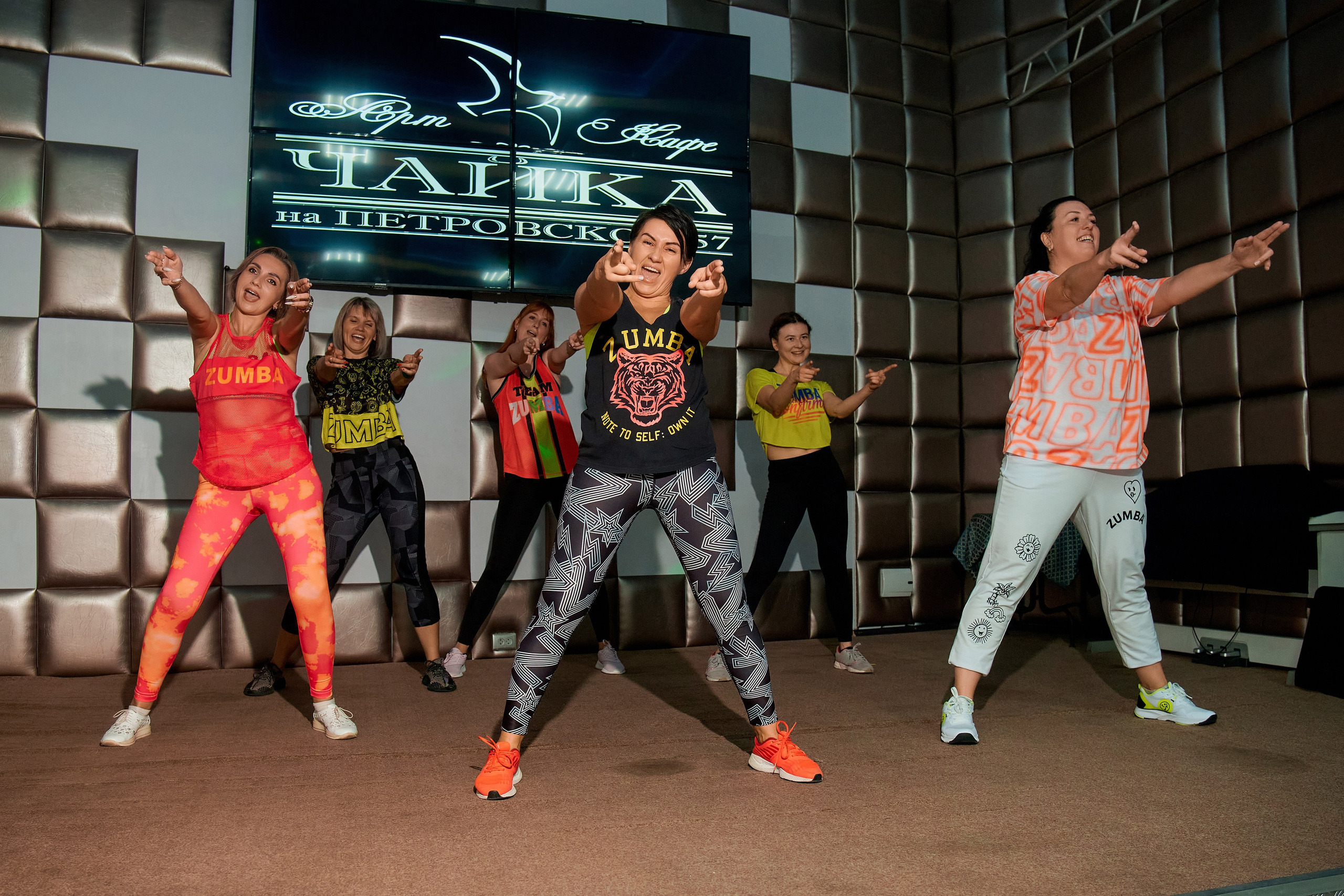 Благотворительная тренировка ЗУМБА. Арт-кафе «Чайка». Фотограф Таганрог Анна Трайжон