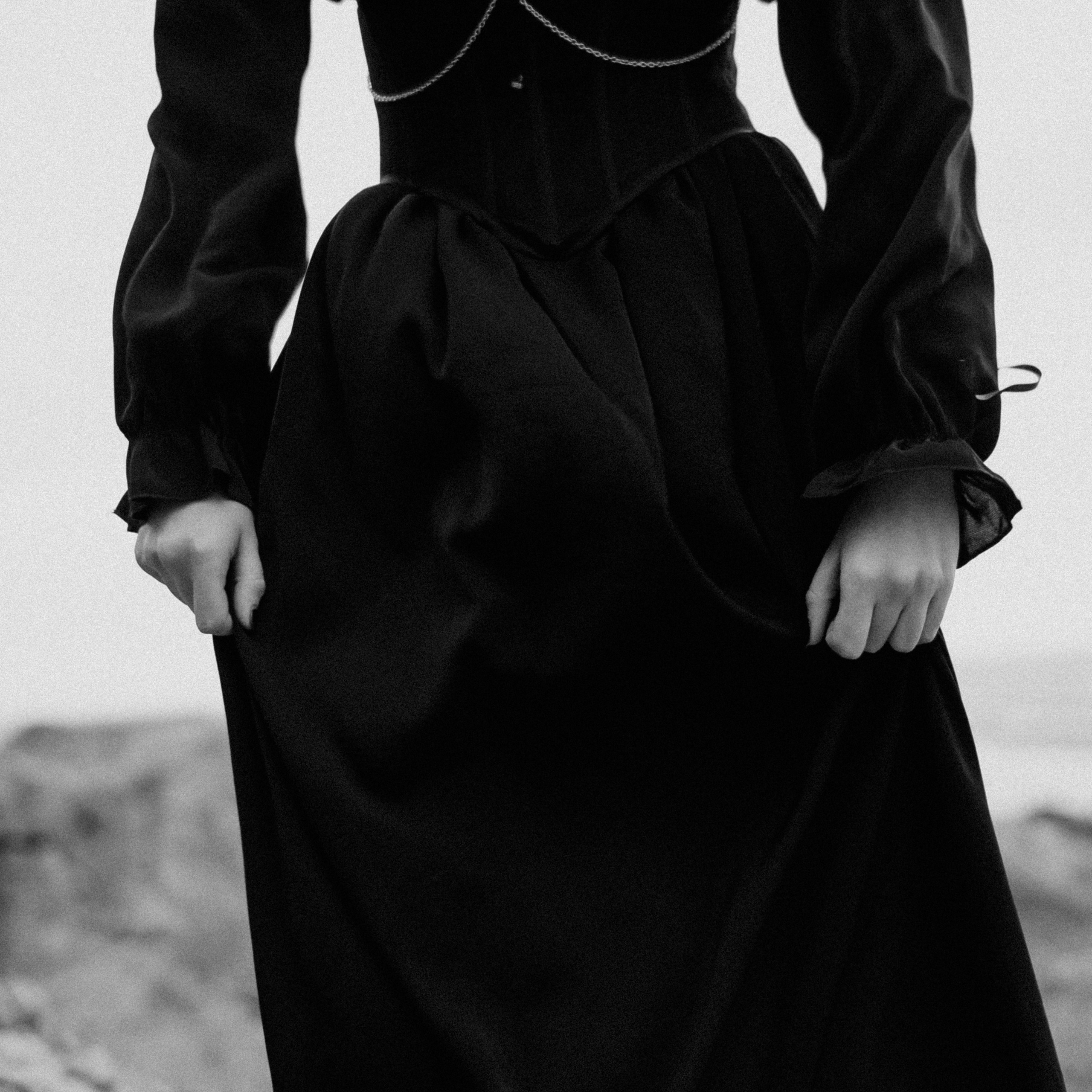 Съёмка у моря с оленьими рогами