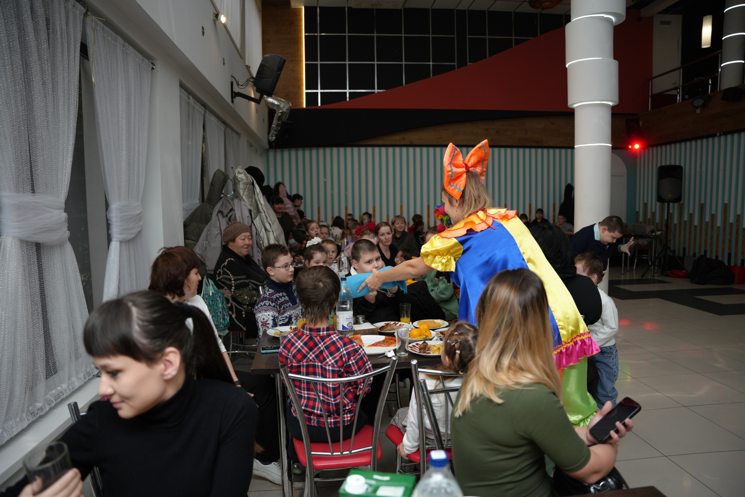 Социально —благотворительная акция «Ты в этом мире не один», посвященная Международному дню инвалидов. ВЫПУСКНЫЕ АЛЬБОМЫ, Школьный фотограф, семейный и свадебный в Саратове и области Ольга Плаксина