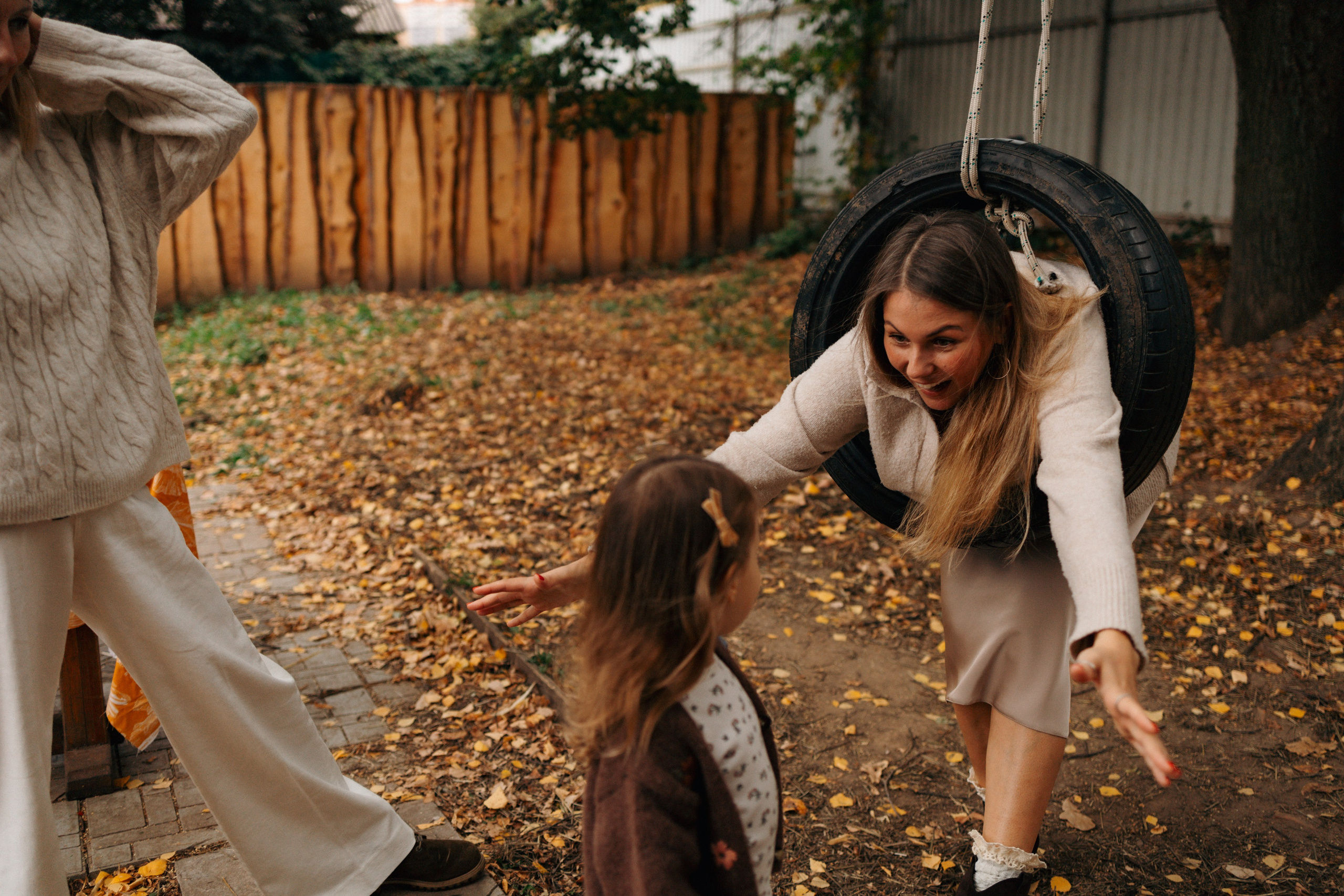 Осень в ладошках мамы. Ваш фотограф