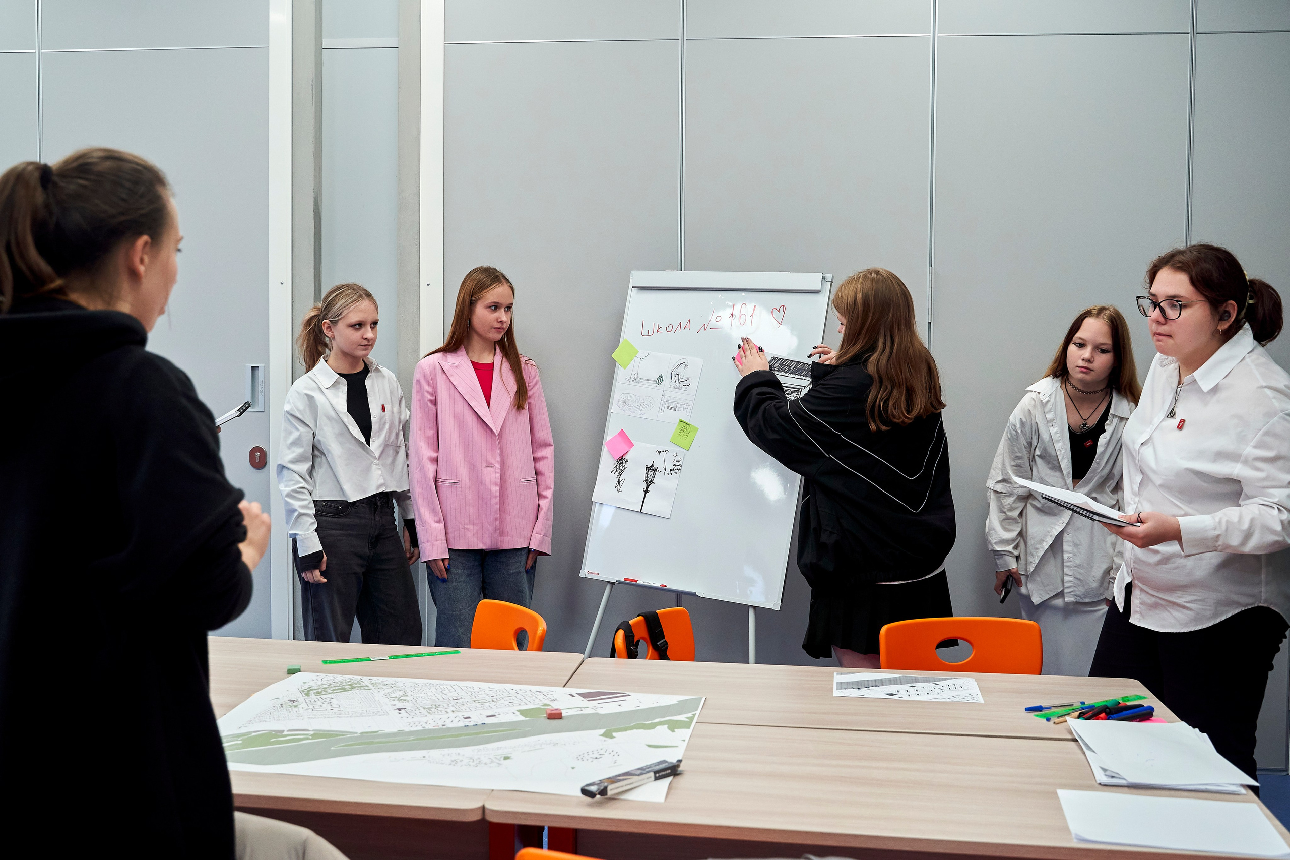 Городская экспедиция «Взрослый взгляд на Нижний» (Эн+ & Точка Урбан). Репортажный фотограф Вилянов Евгений. Нижний Новгород