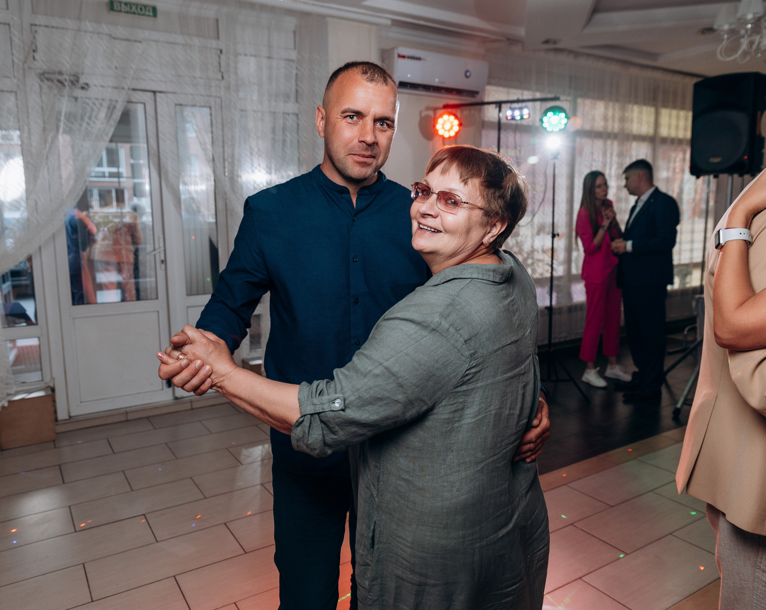 Прогулка, регистрация, банкет. Фотограф в Новосибирске