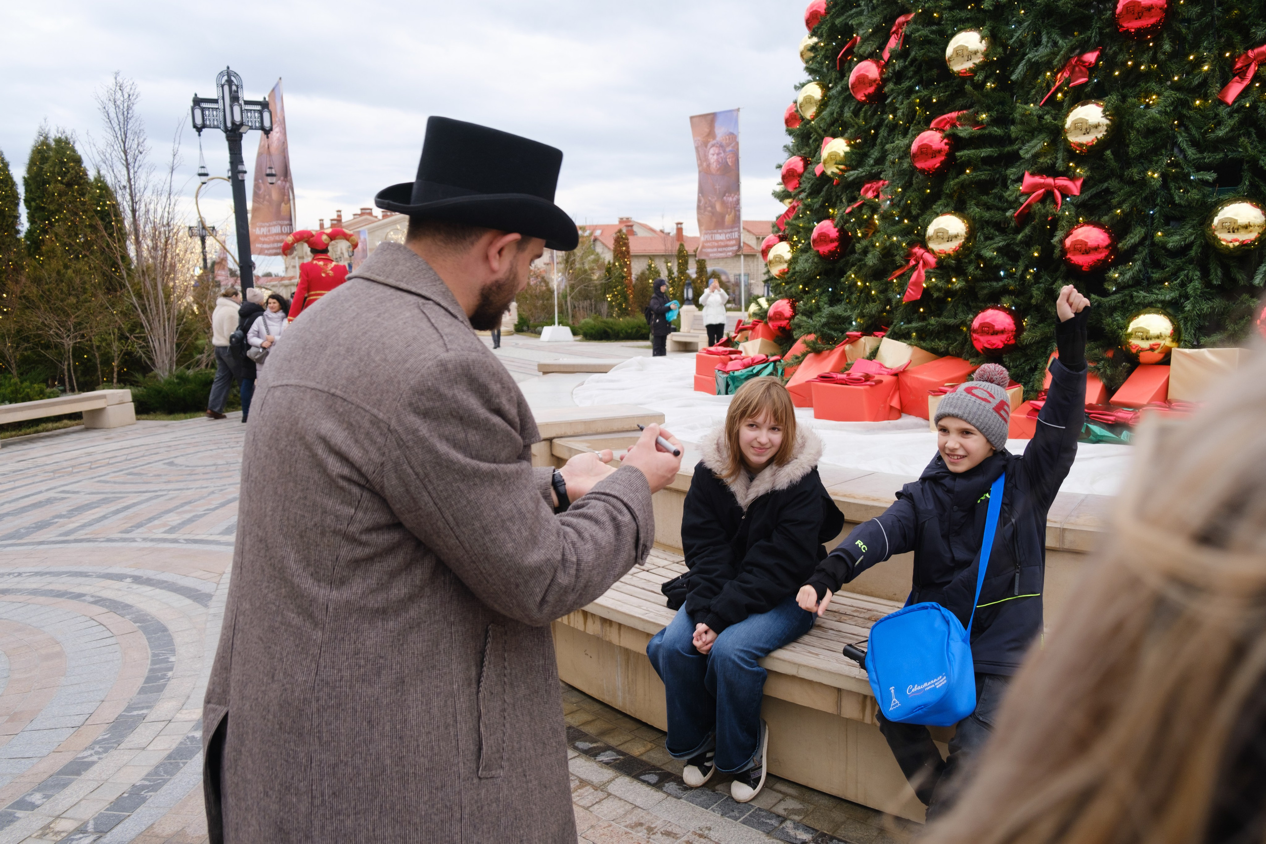 Новогодний репортаж из парка «Новый Херсонес» | Фотограф Илья Желдак. Профессиональная фотосъемка в Крыму. Натуральные эмоции и живые кадры. Забронируйте дату прямо сейчас!