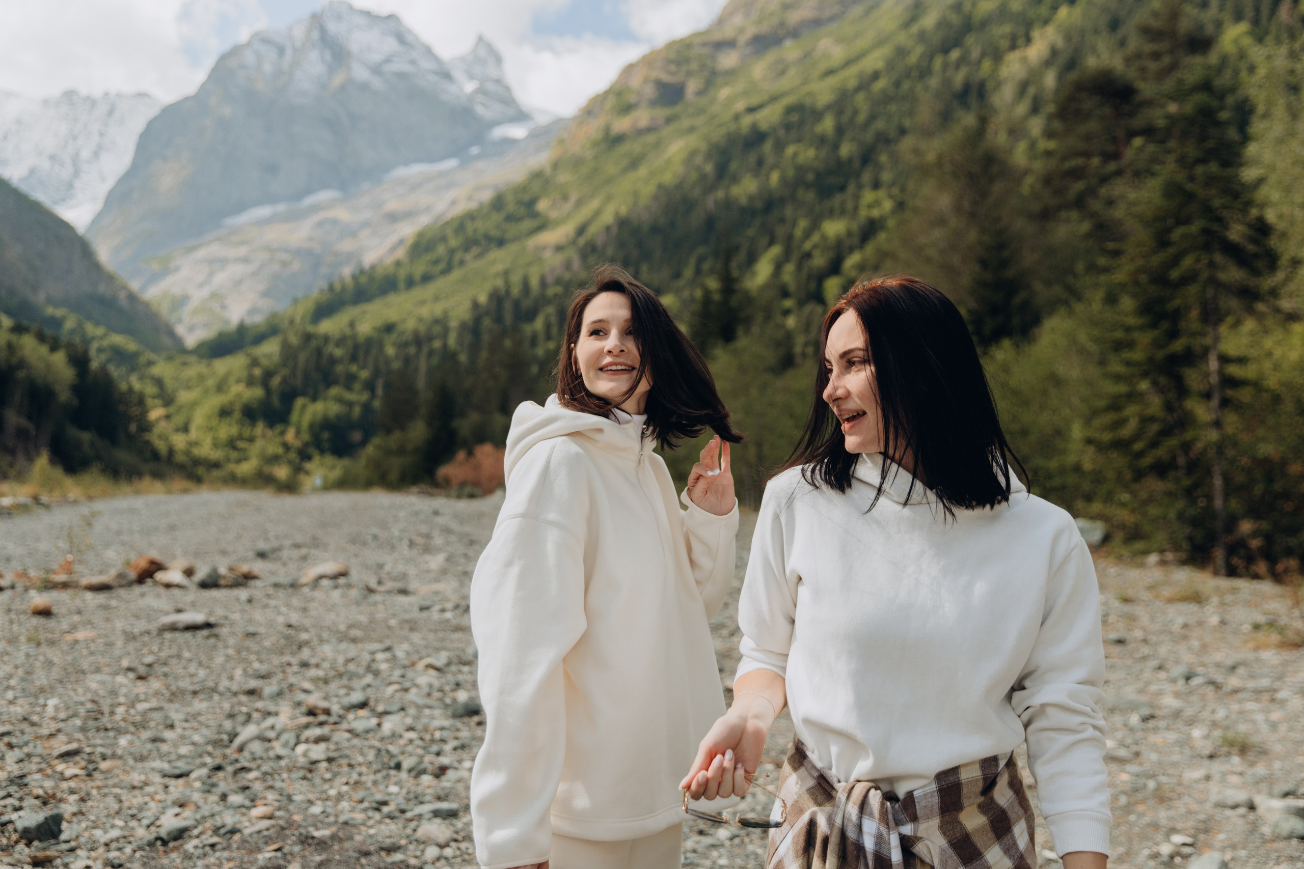 Юля с семьей, Домбай. Портфолио