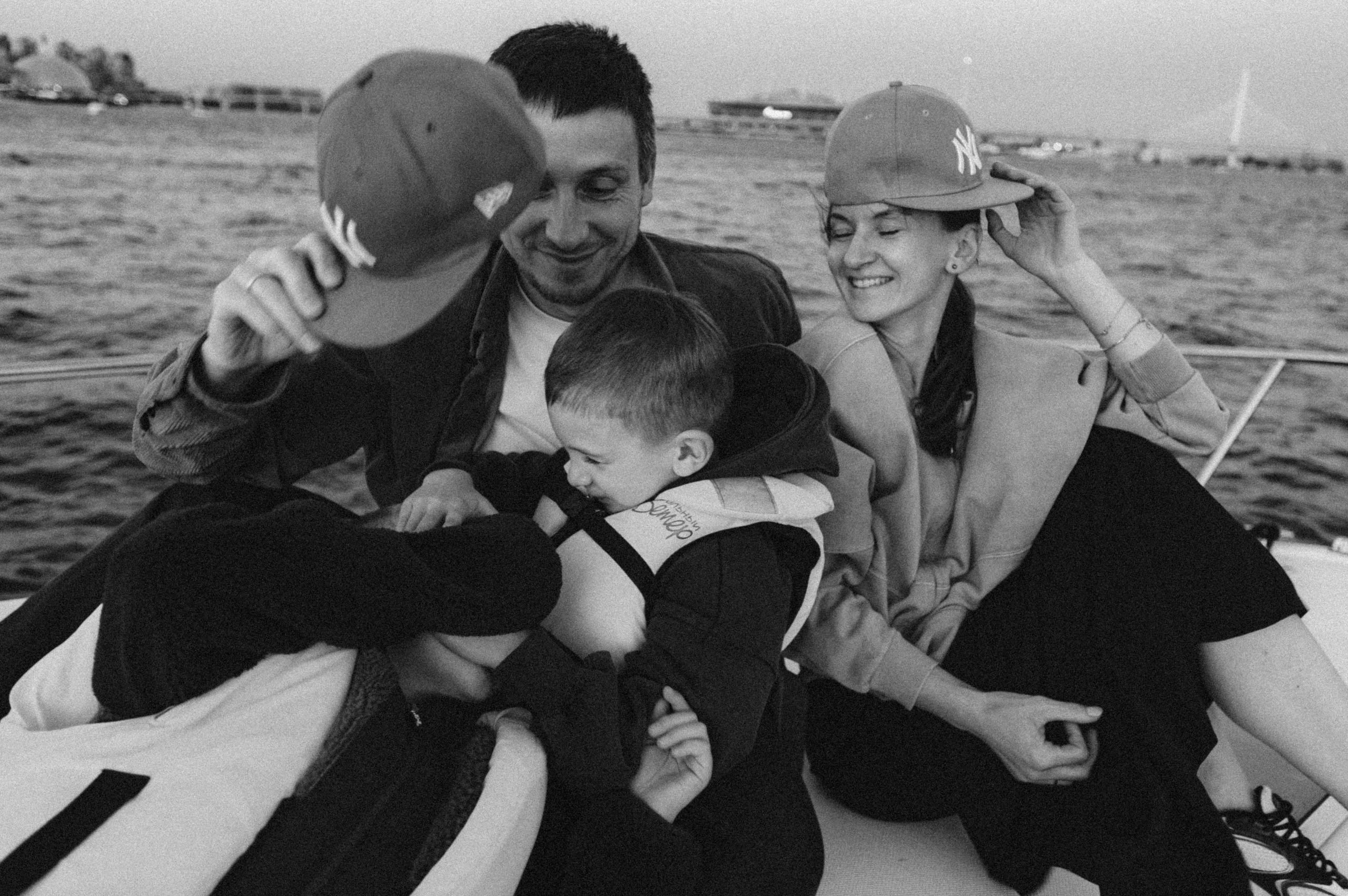 Семейная фотосессия на катере в Санкт-Петербурге. Свадебный и семейный фотограф в Санкт-Петербурге Татьяна Пастухова