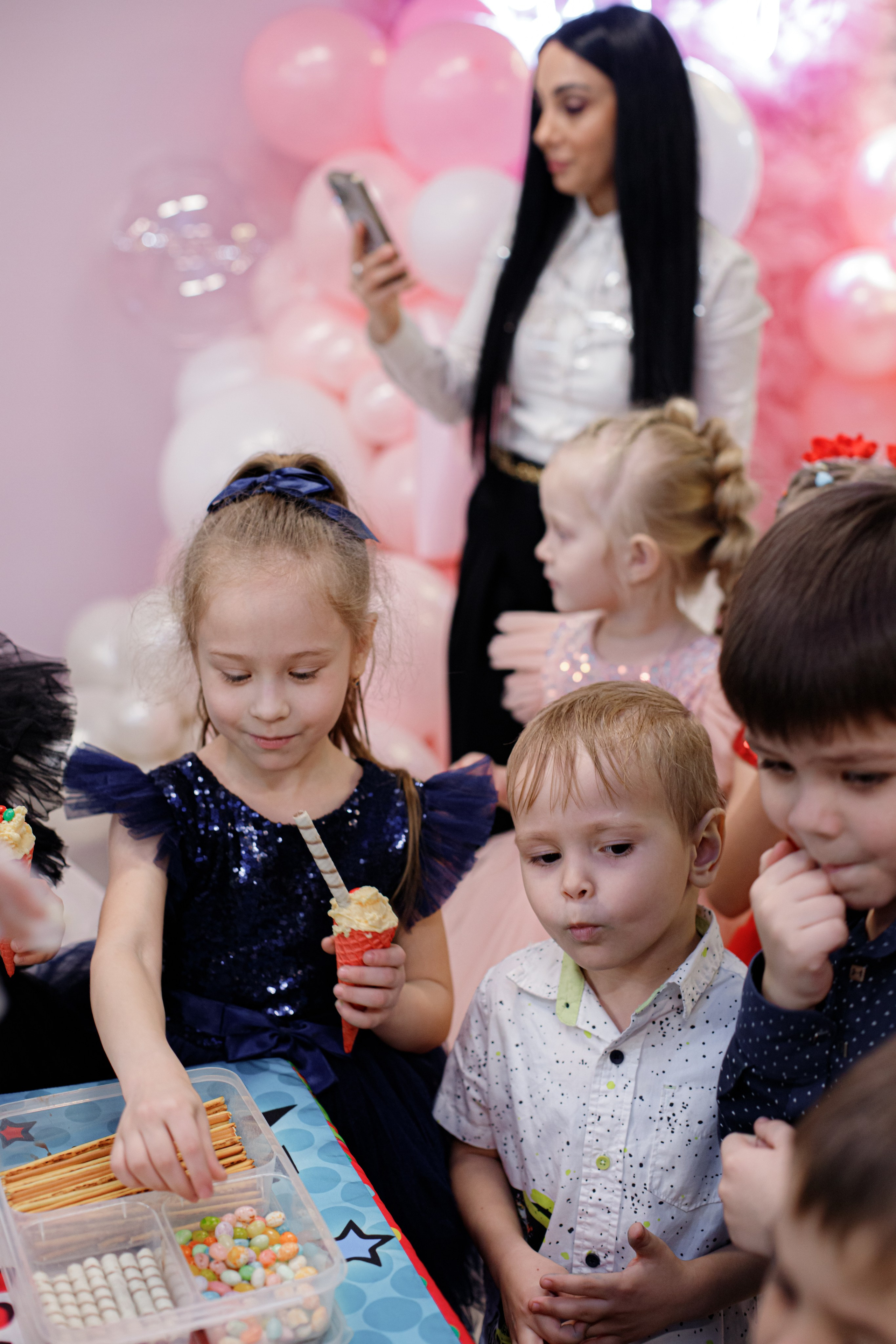 ASIA'S BIRTHDAY PARTY. Photokarish