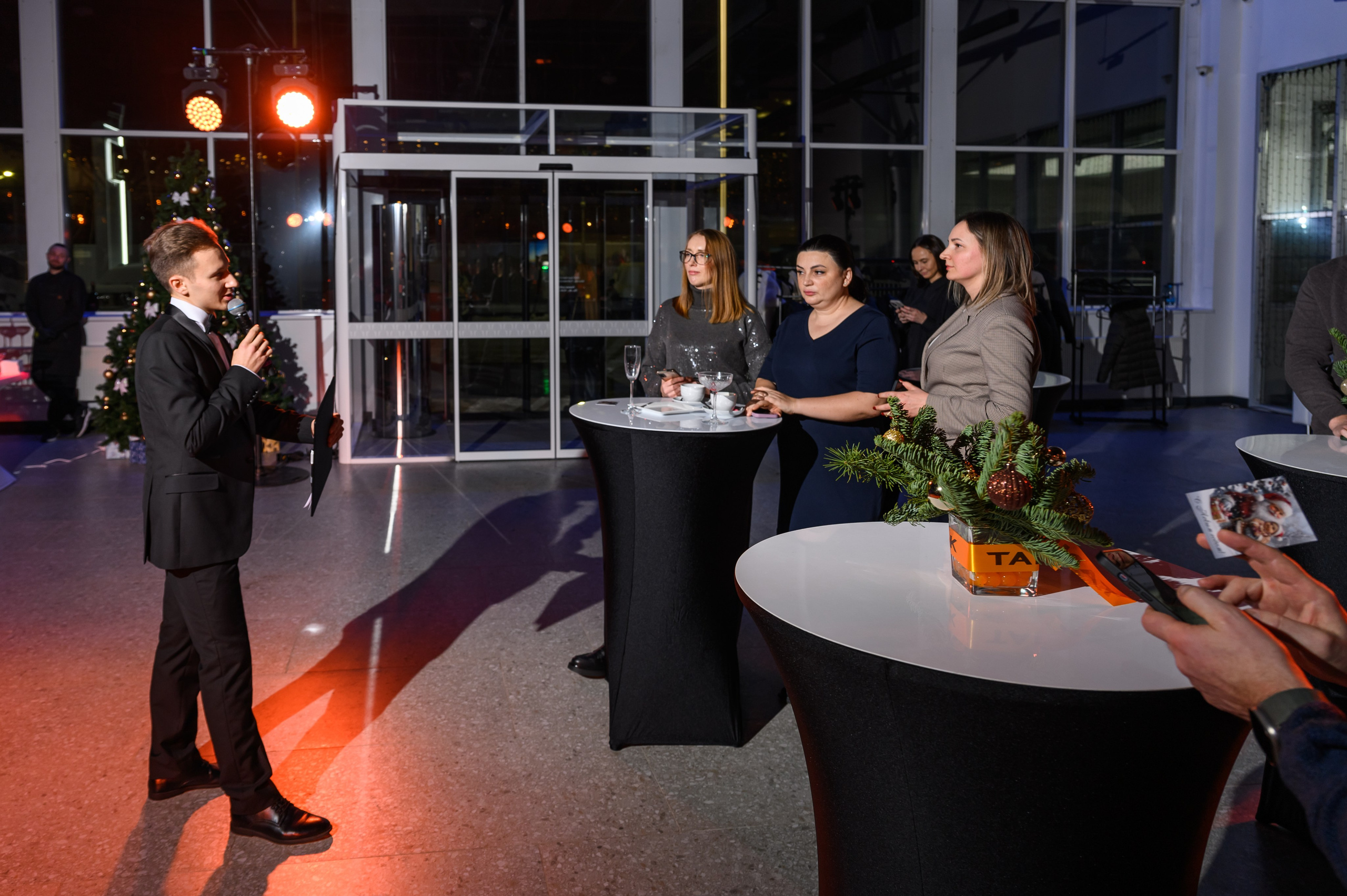 Автосалон Танк. Свадебный фотограф Москва Юрий Кульман