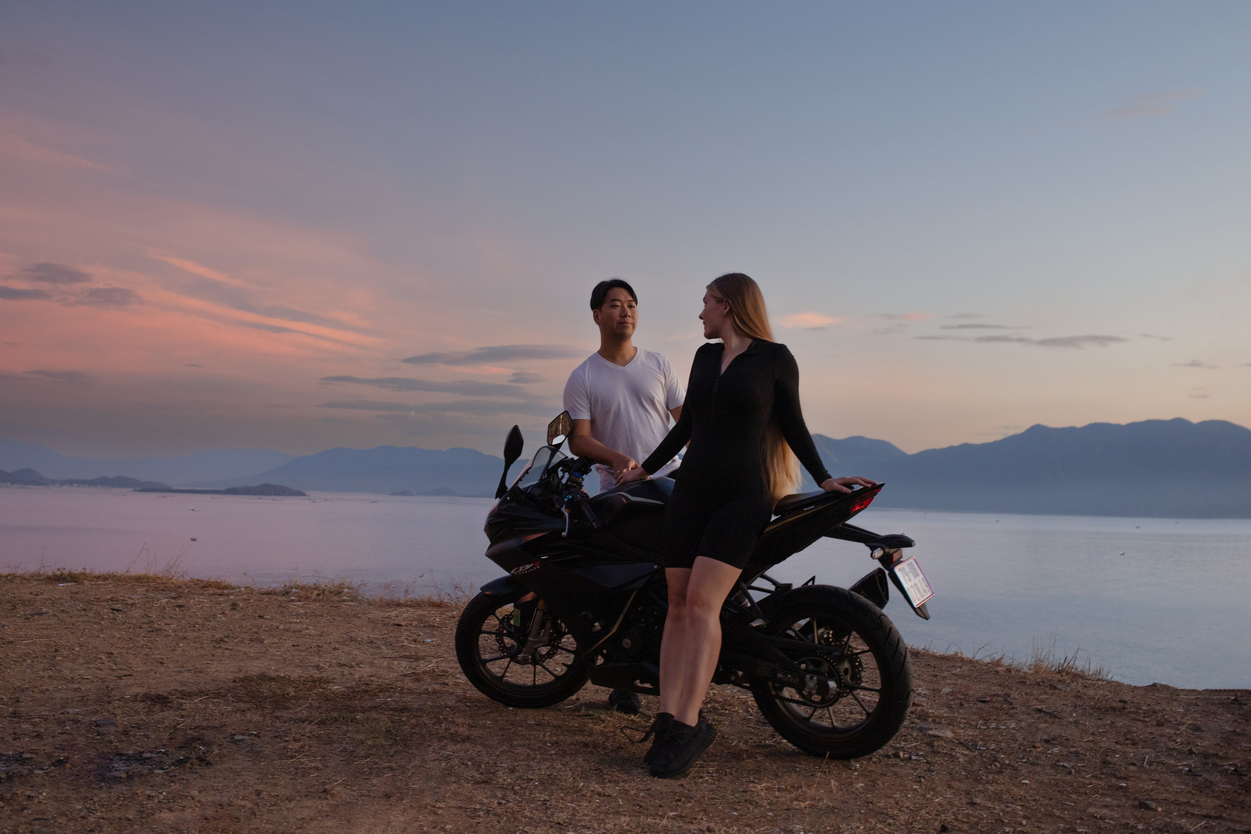 Рассветная прогулка на байках Кон и Ирина.Нячанг. Главная