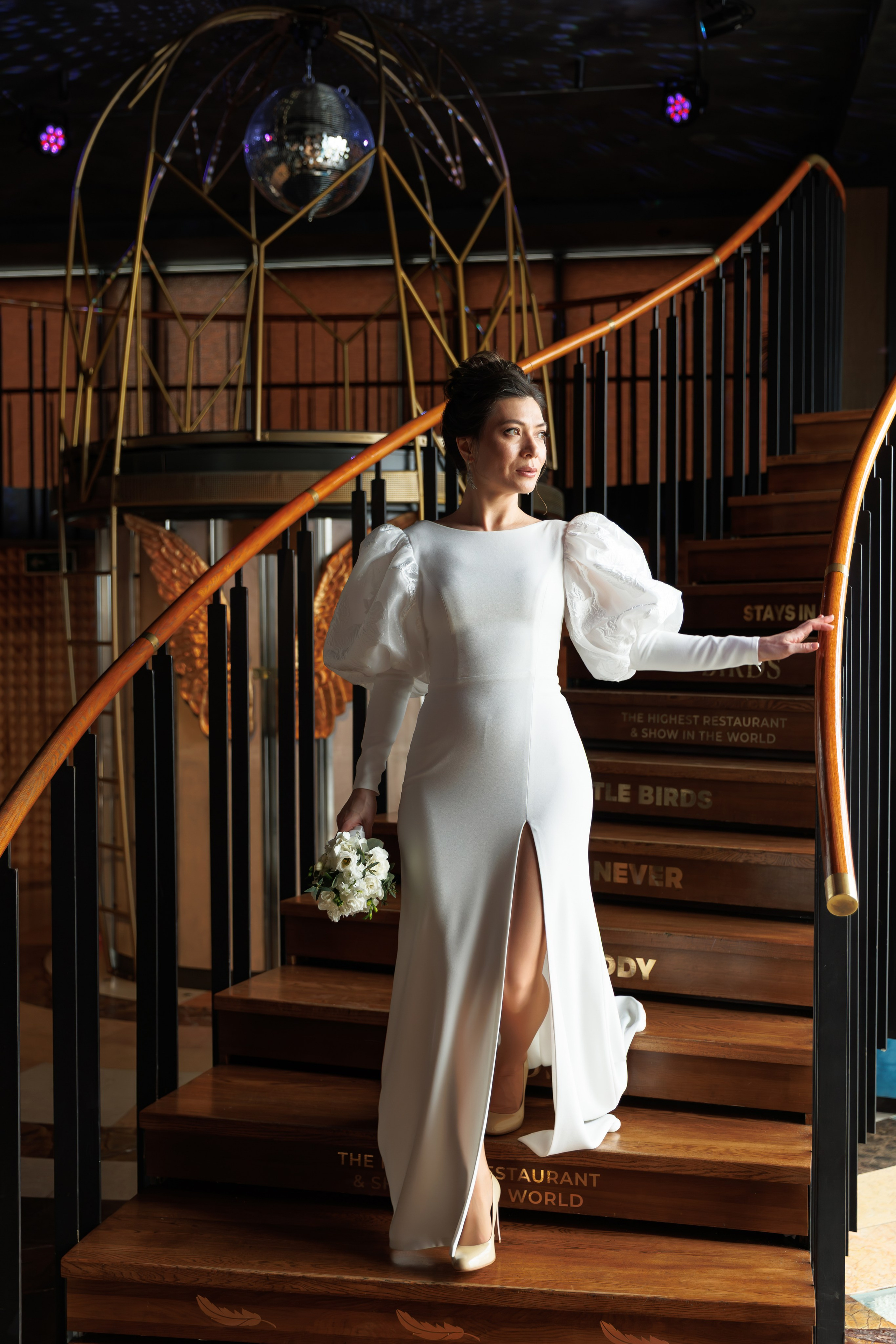 Свадебная фотосессия в библиотеке читальне им Пушкина. Свадебный фотограф Москва и МО Сергей Киржаев