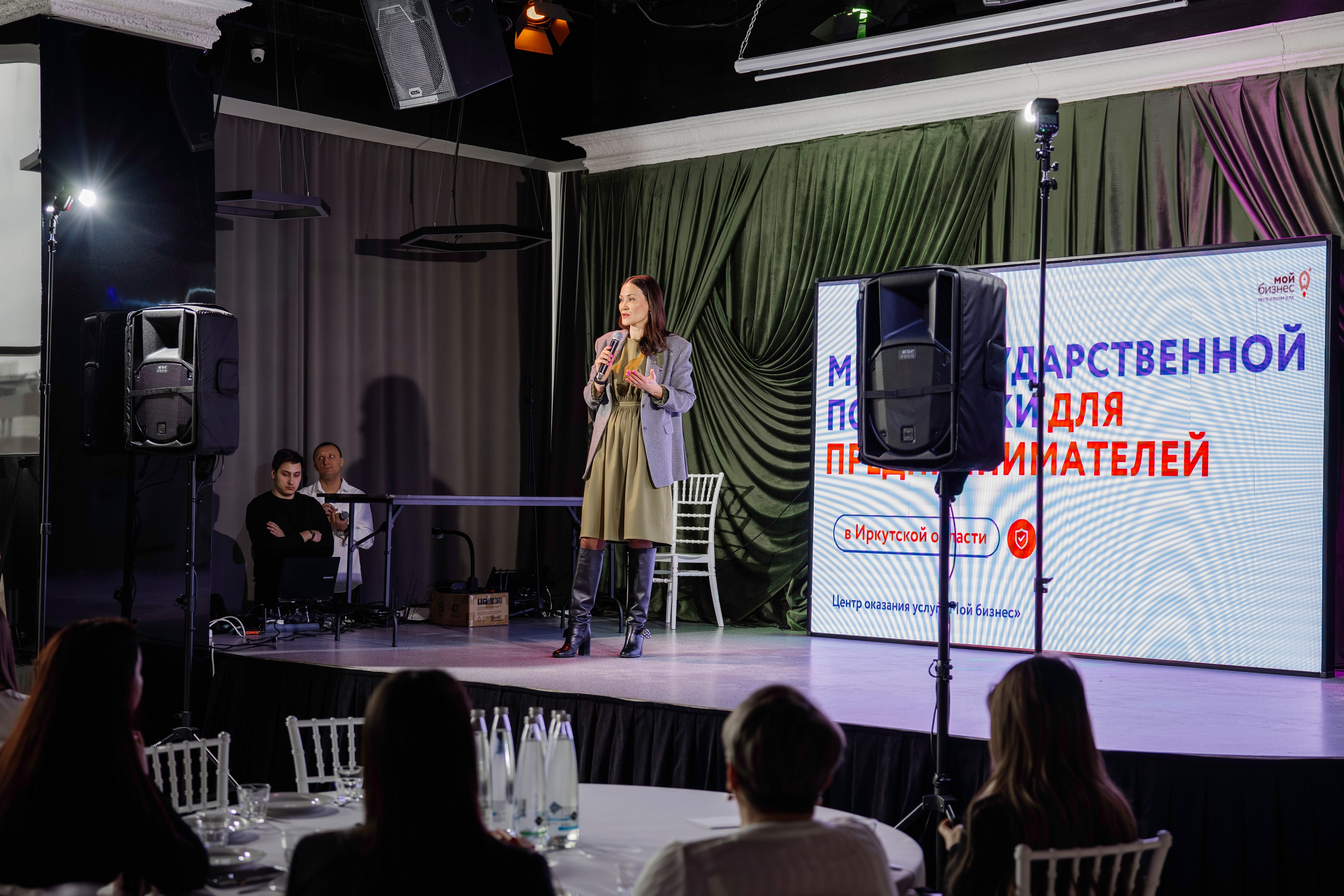 Империя Изобилия — выступления спикеров для предпринимателей. Свадебный фотограф в Иркутске Бобылев Никита