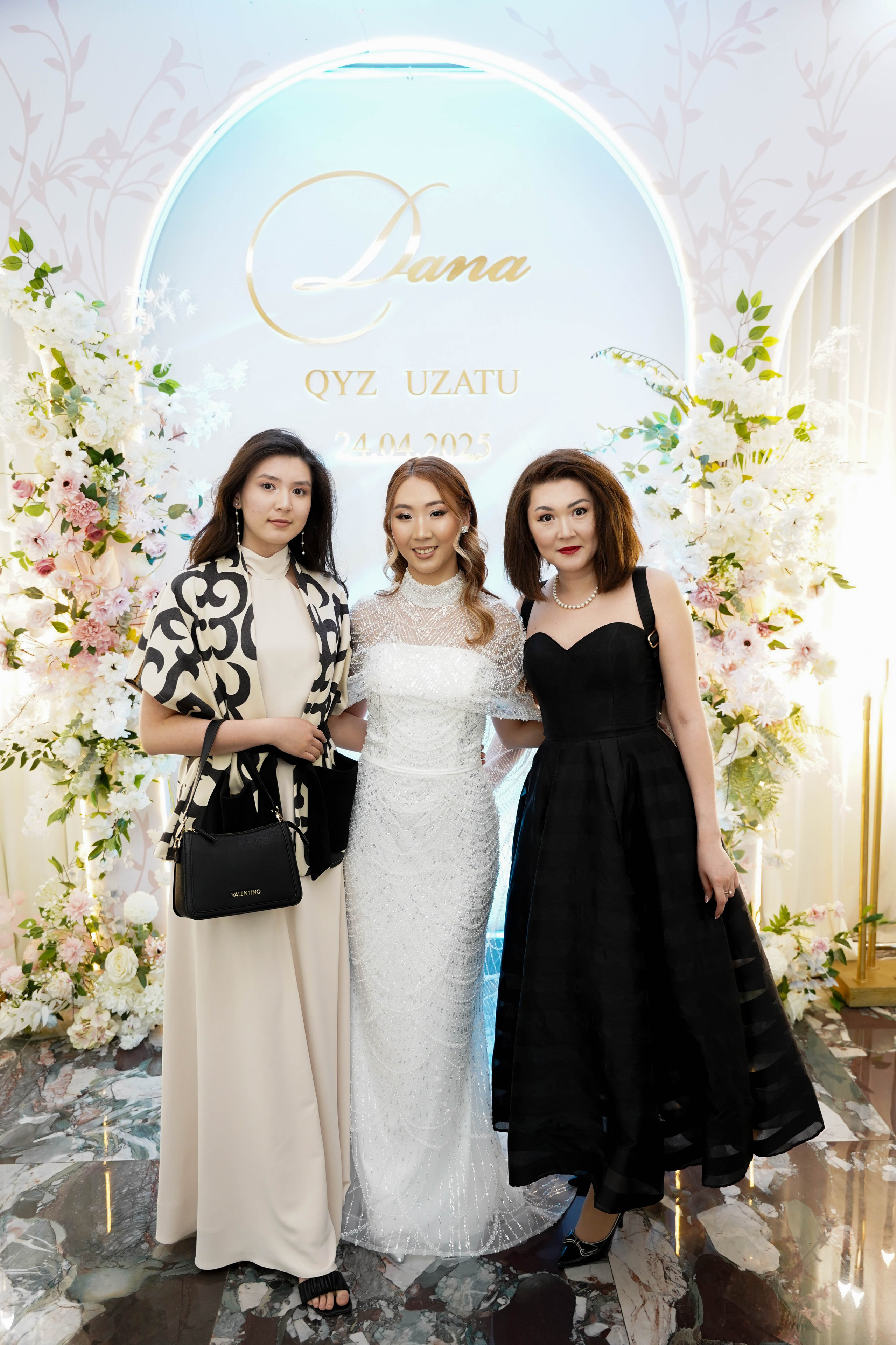 Dana uzatu. Фотограф Ернар Ержанов