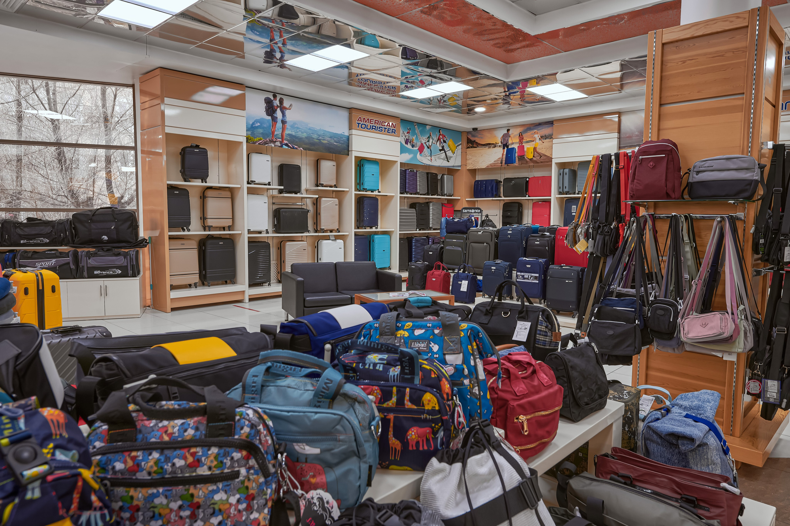 Портфолио по интерьерной и экстерьерной фотосъёмки: Мир Сумок — Правый берег. Фотограф Яковлев Роман — Красноярск