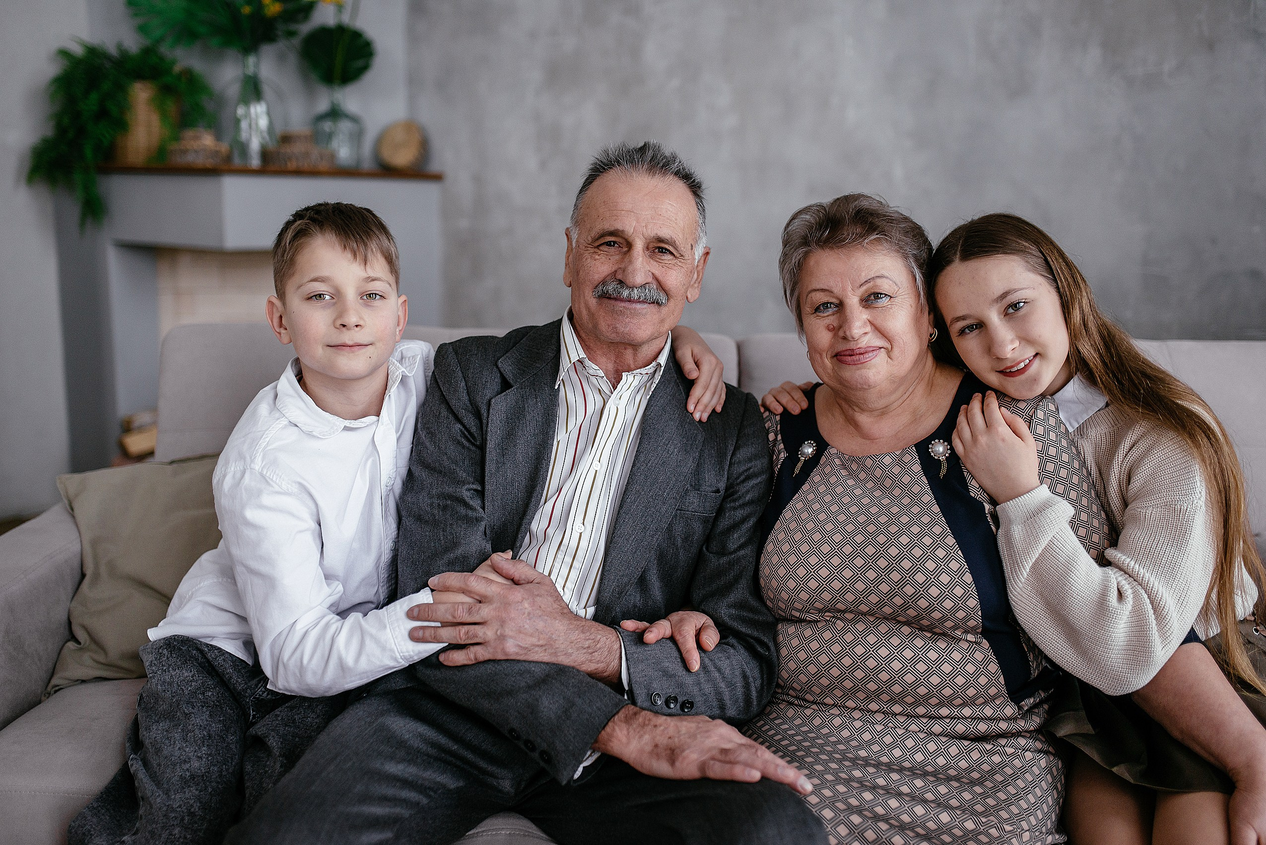 Семейная фотосессия 3 поколения: Запечатлейте ваши самые ценные моменты!. Фотограф Дарья Едапина Новосибирск