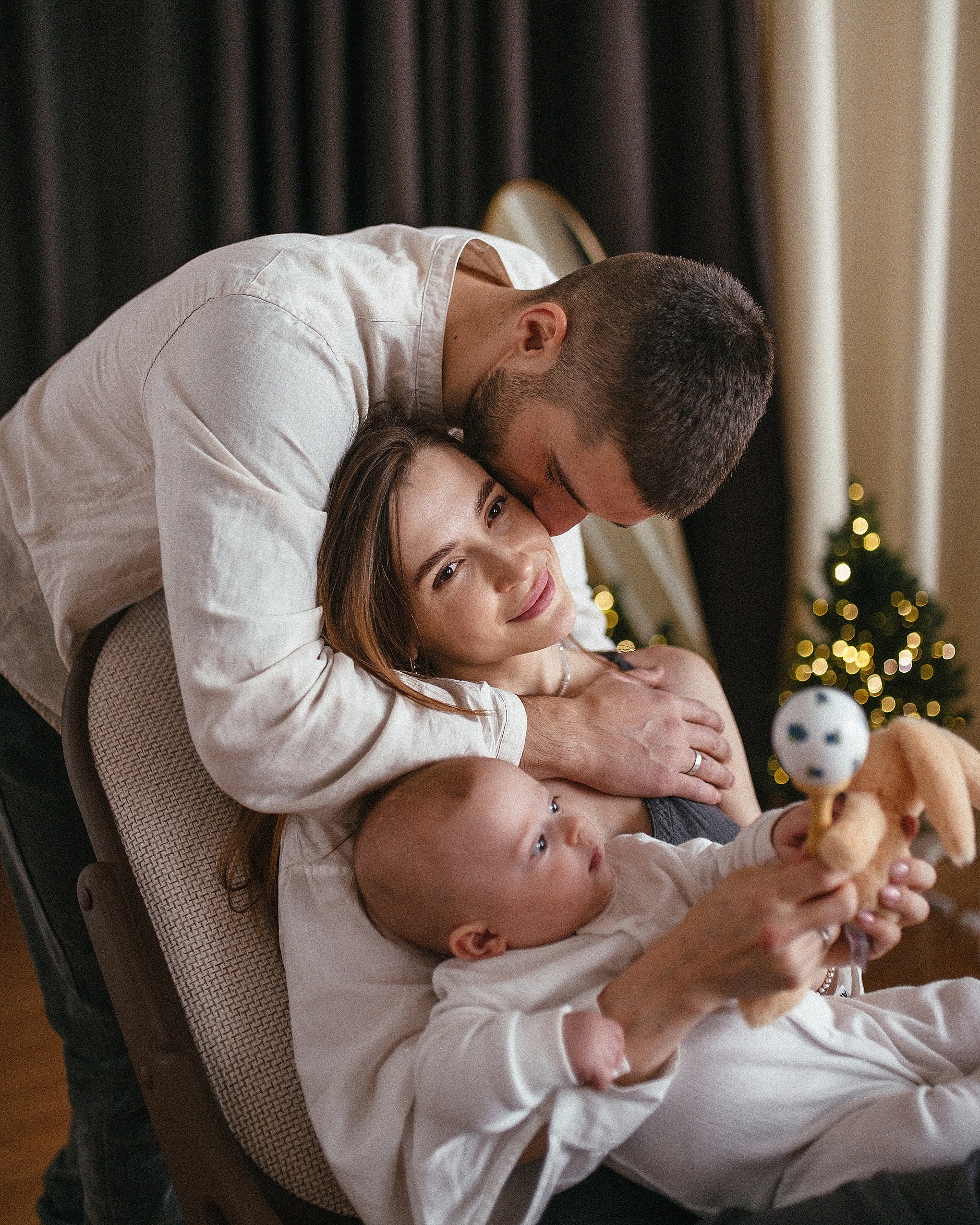 Новогодняя семейная фотосессия с маленьким ребенком. Семейный фотограф Дарья Едапина Новосибирск. Фотограф Дарья Едапина Новосибирск