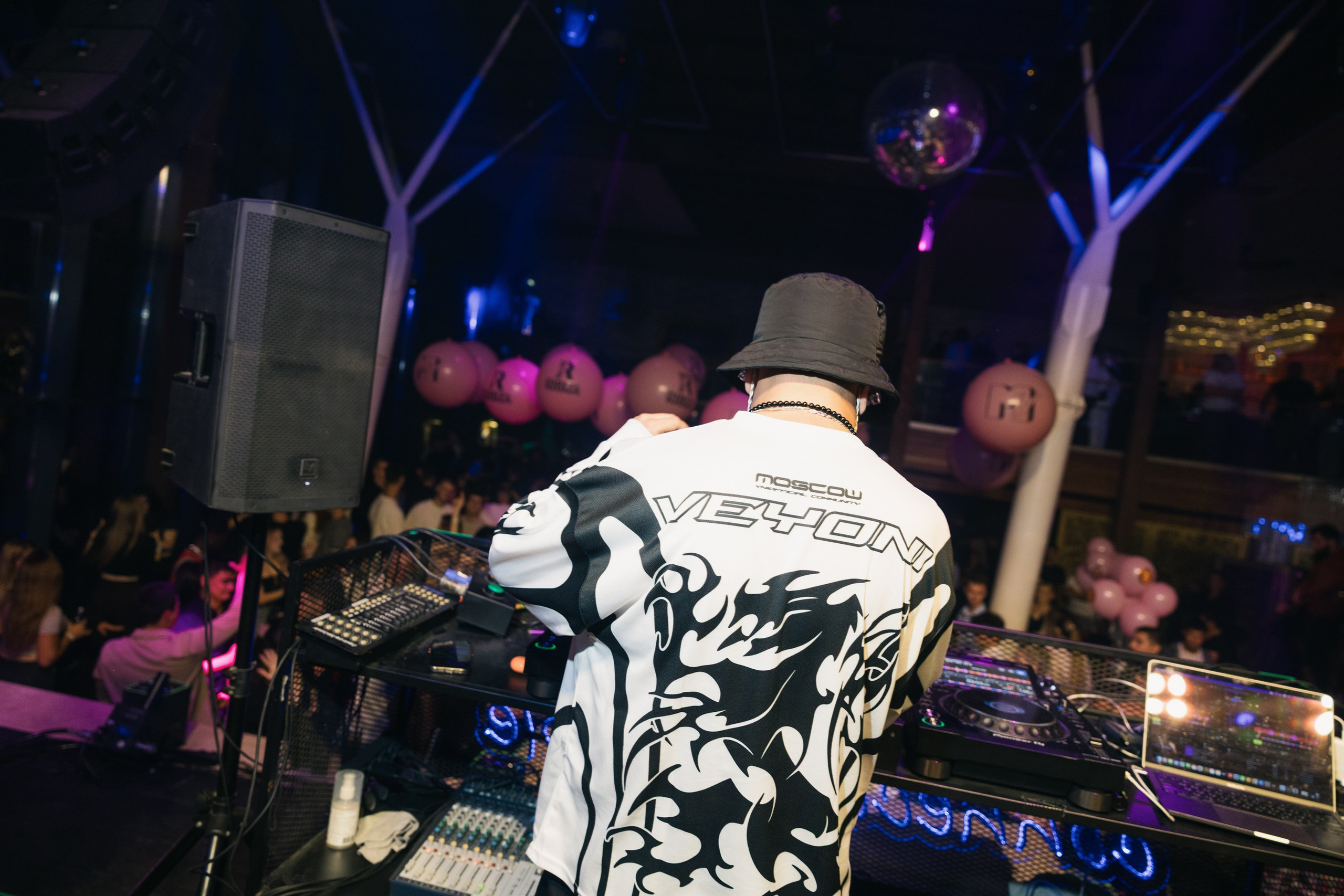 Клубный фотограф и nightlife-репортаж в Москве — Адам Черноуски. Событийный и портретный фотограф в Москве — Адам Черноуски