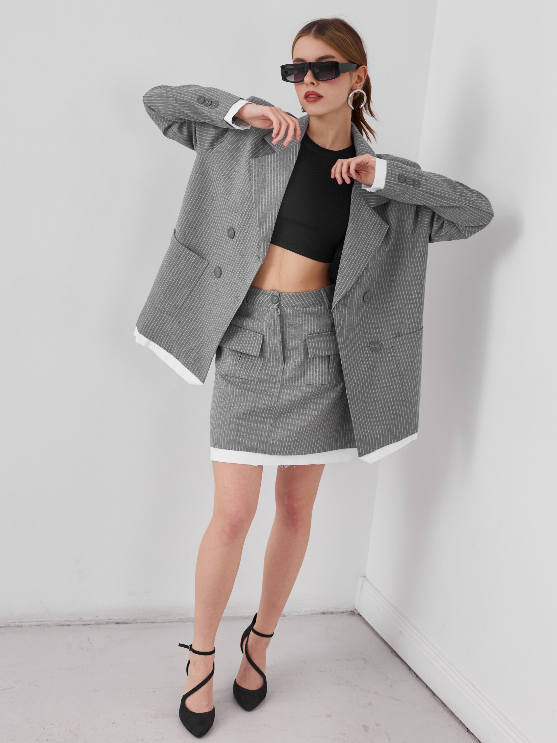 Фотосъемка костюма с юбкой пиджаком Екатеринбург Wildberries ВБ Ozon Озон фотосессия одежды Екб заказать цена фотосъемка товара WB костюмы. Фотограф Екатеринбург Анастасия Жерновская | Маркетплейсы и нейрофото