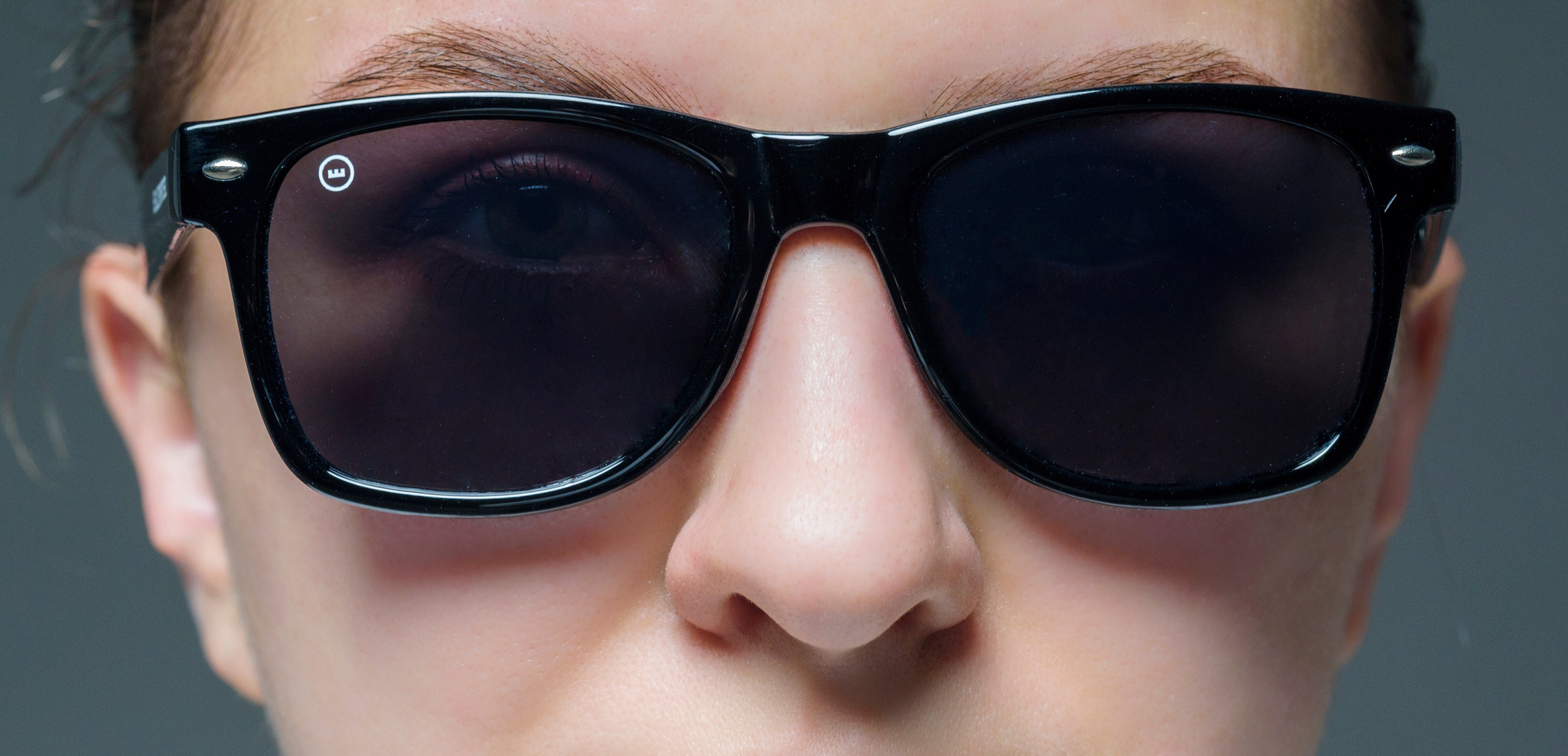 Фотопроект самоизоляция, сомнамбула, сновидческие видения, философия, одиночество, арт-фотография. девушка в очках