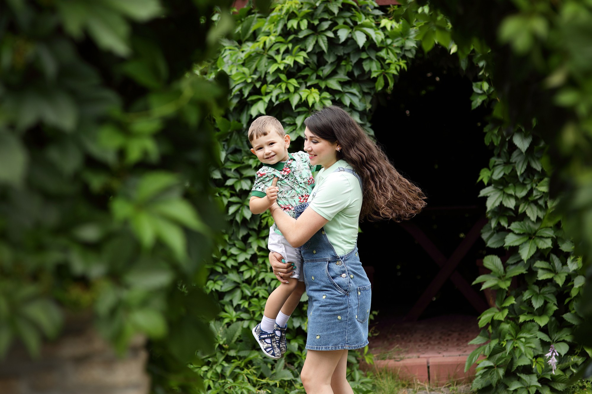 Семейные фотосессии на улице. Свадебный и семейный фотограф и видеограф в Екатеринбурге Полянские Тимур и Анастасия
