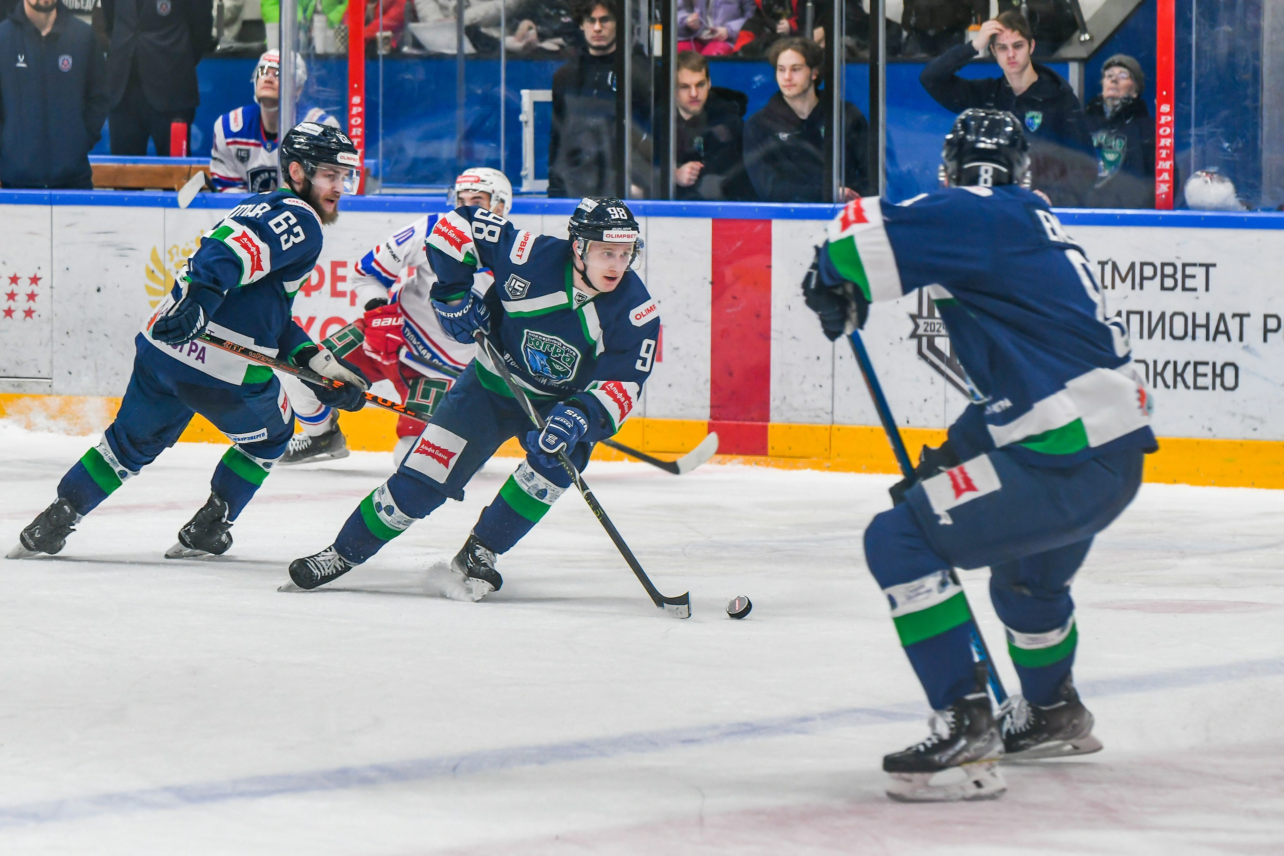 Матчи регулярного чемпионата ВХЛ. Фотограф в Ханты-Мансийске Евгений Жуланов