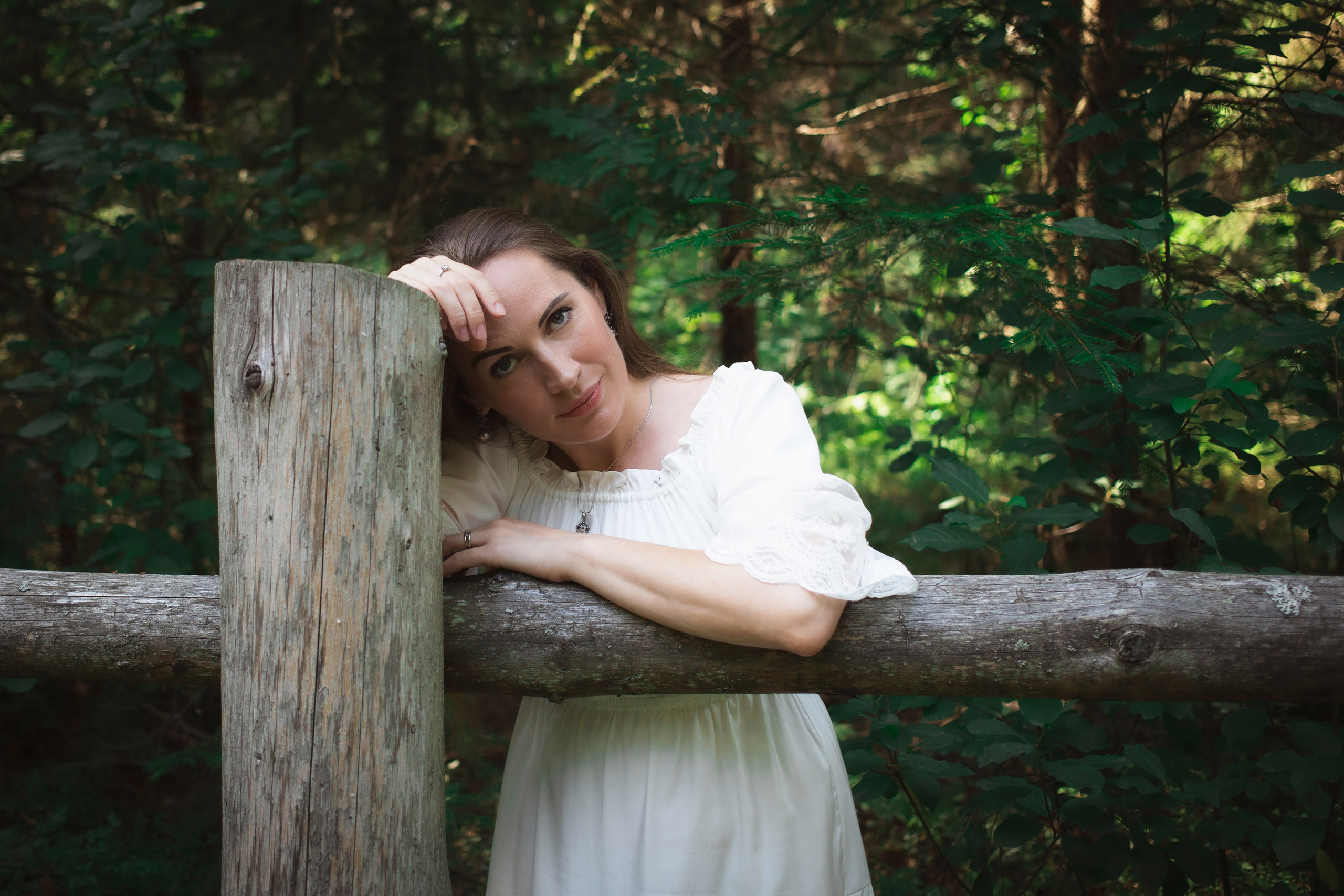 Лесная история: фотопрогулка на природе в Санкт-Петербурге. Портретные фотосессии, контент-съемки, репортаж