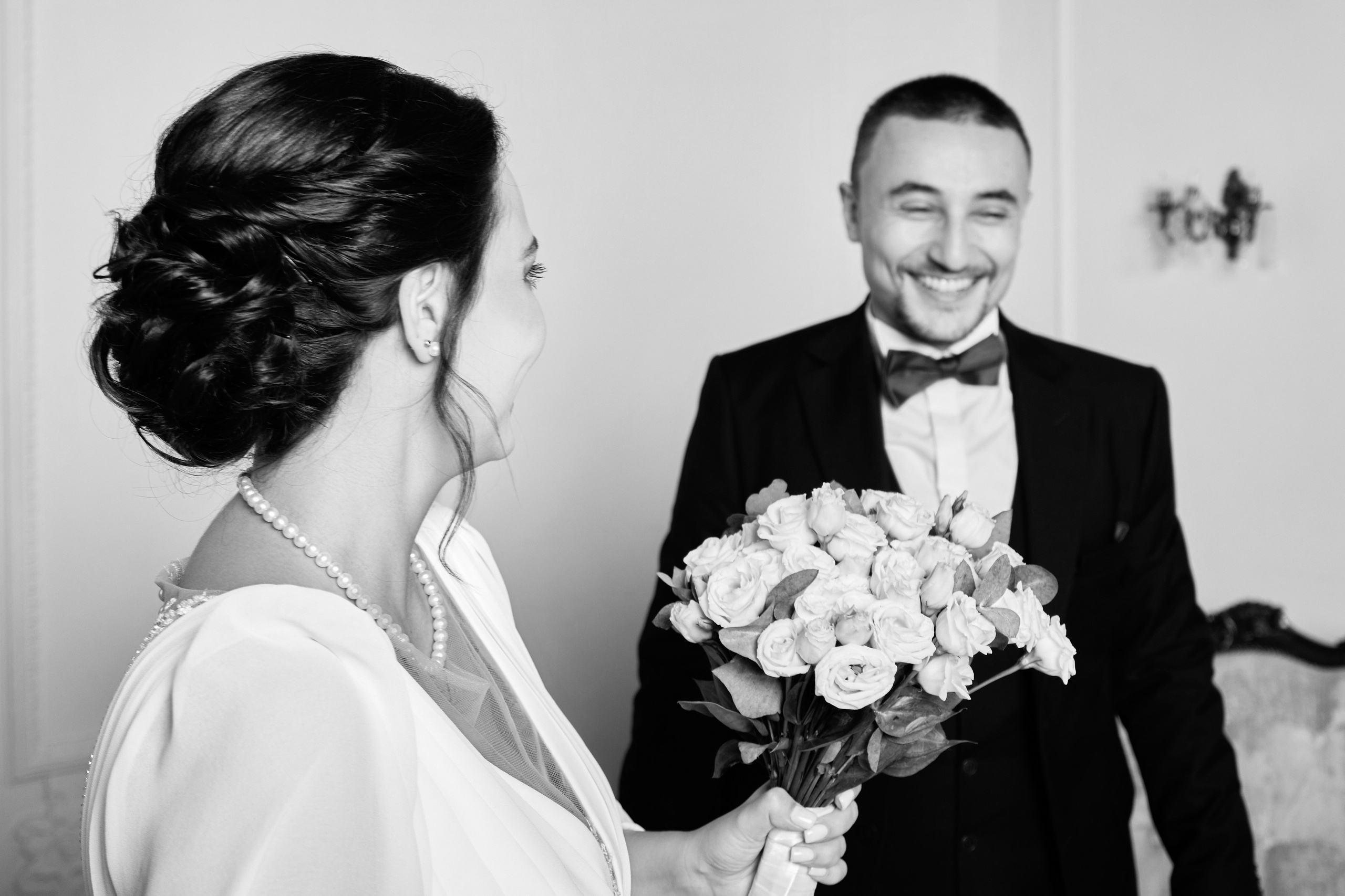 Свадебная фотосессия в студии и регистрация брака в Грибоедовском ЗАГСе