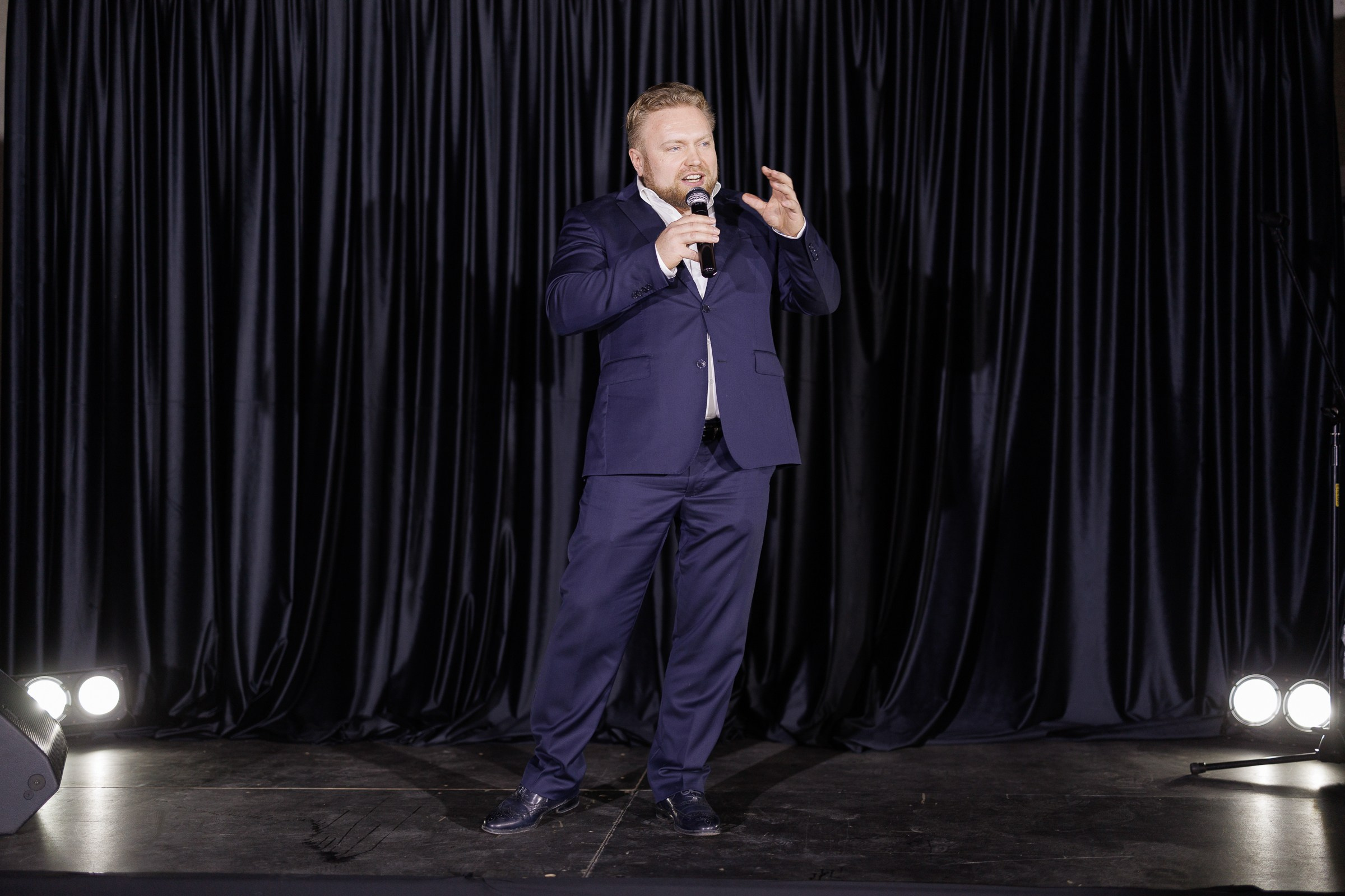 Фотограф на съемкку копоратива. Контент для бизнеса в Екатеринбурге Полдень Медиа