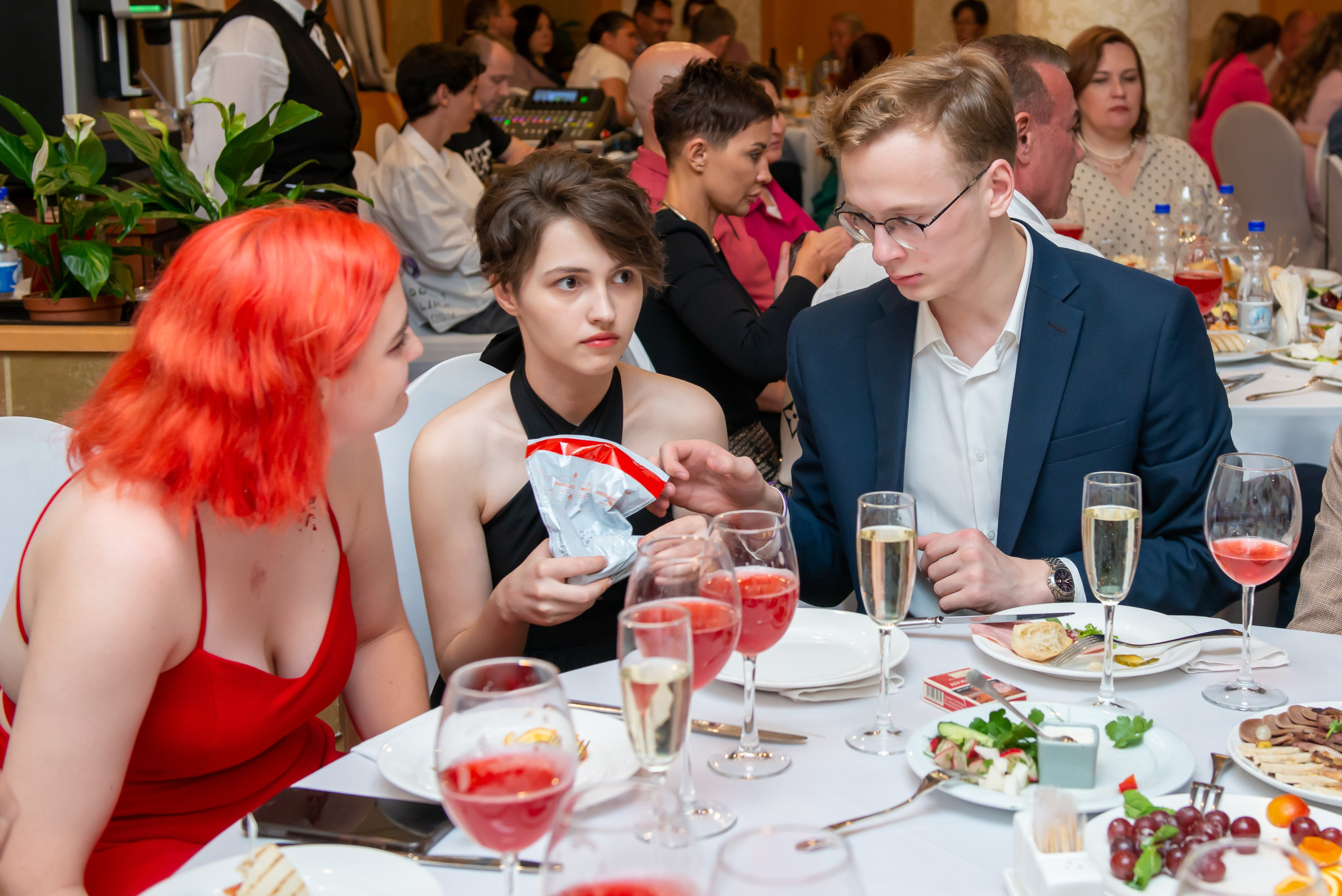 Выпускной вечер в гимназии № 37, ресторан La Ronde