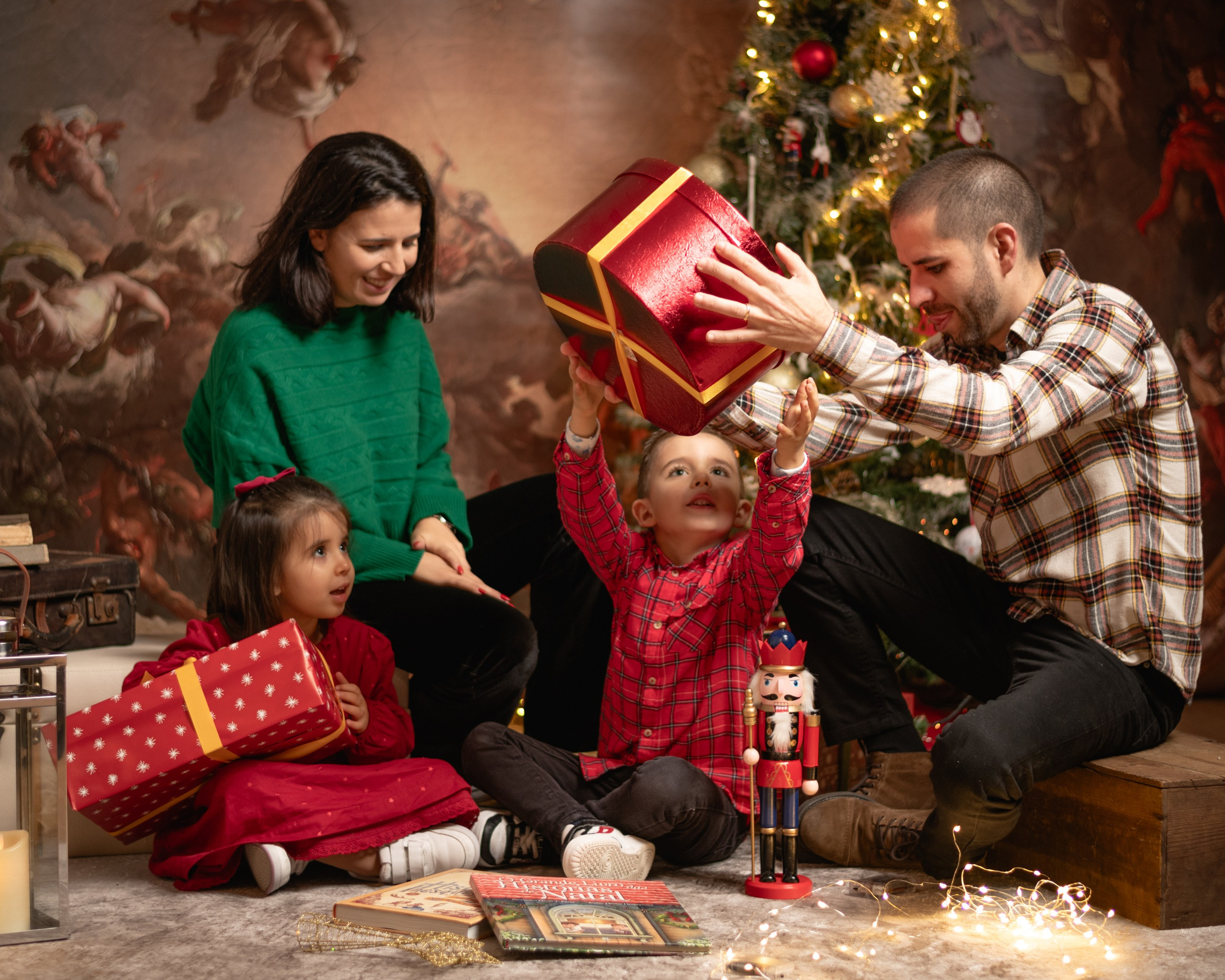 CATIA AND HER FAMILY. Anastasiia Antoniuk portrait, family and couple photographer, Portugal