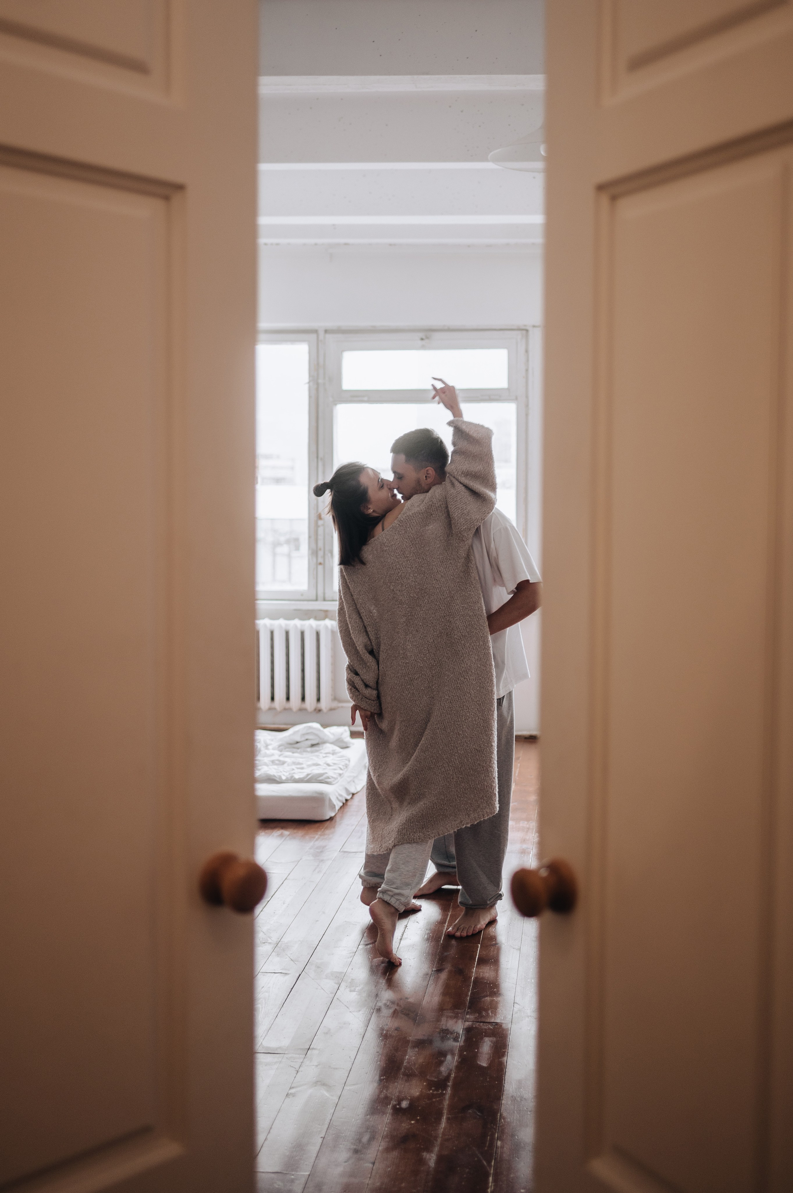 Фотосессия лав стори в студии для Данила и Альбины. Фотограф в Москве и Московской области Таня Яблочкина