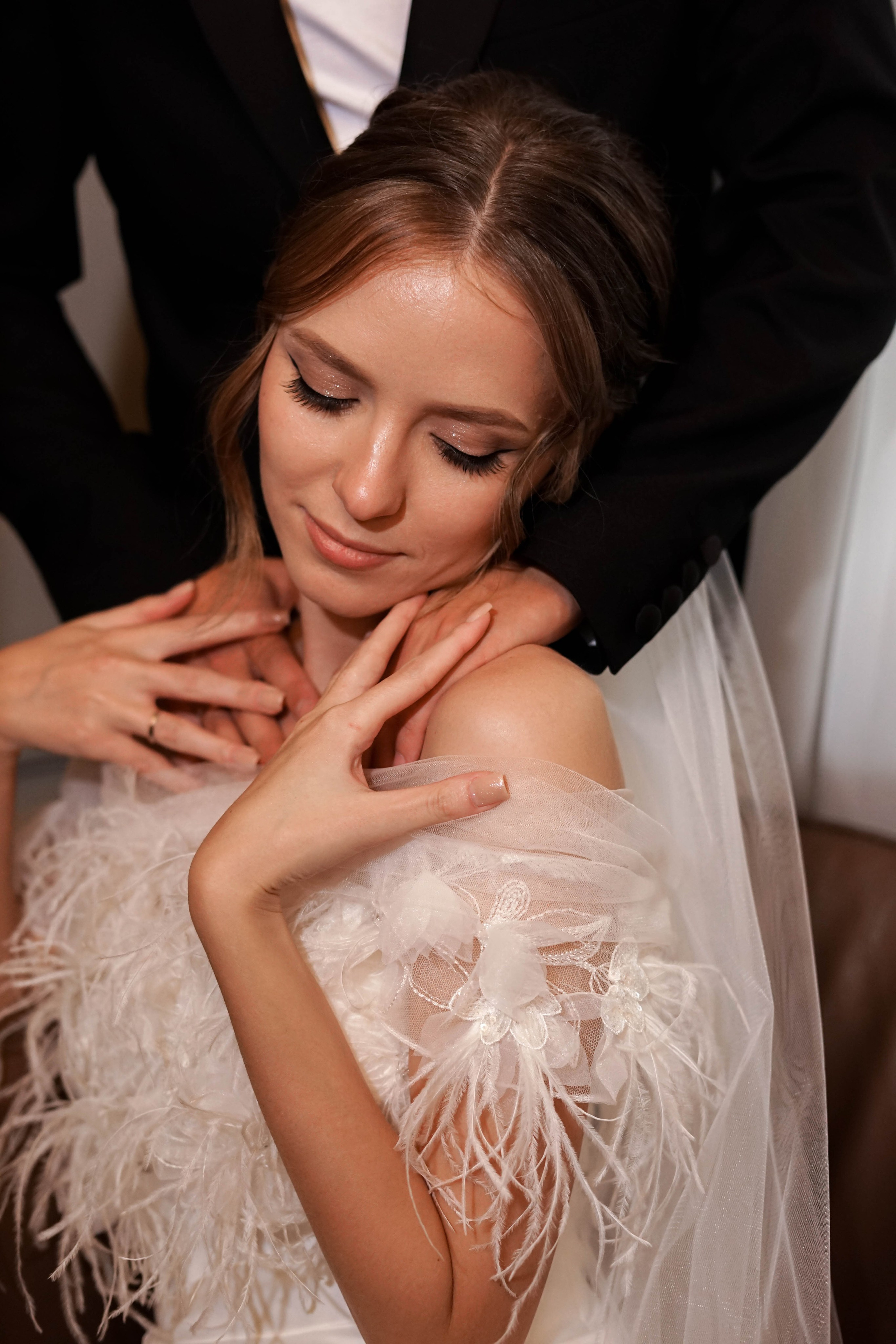 Катя и Олег: регистрация и свадебная съемка в отеле. Фотограф в Иркутске