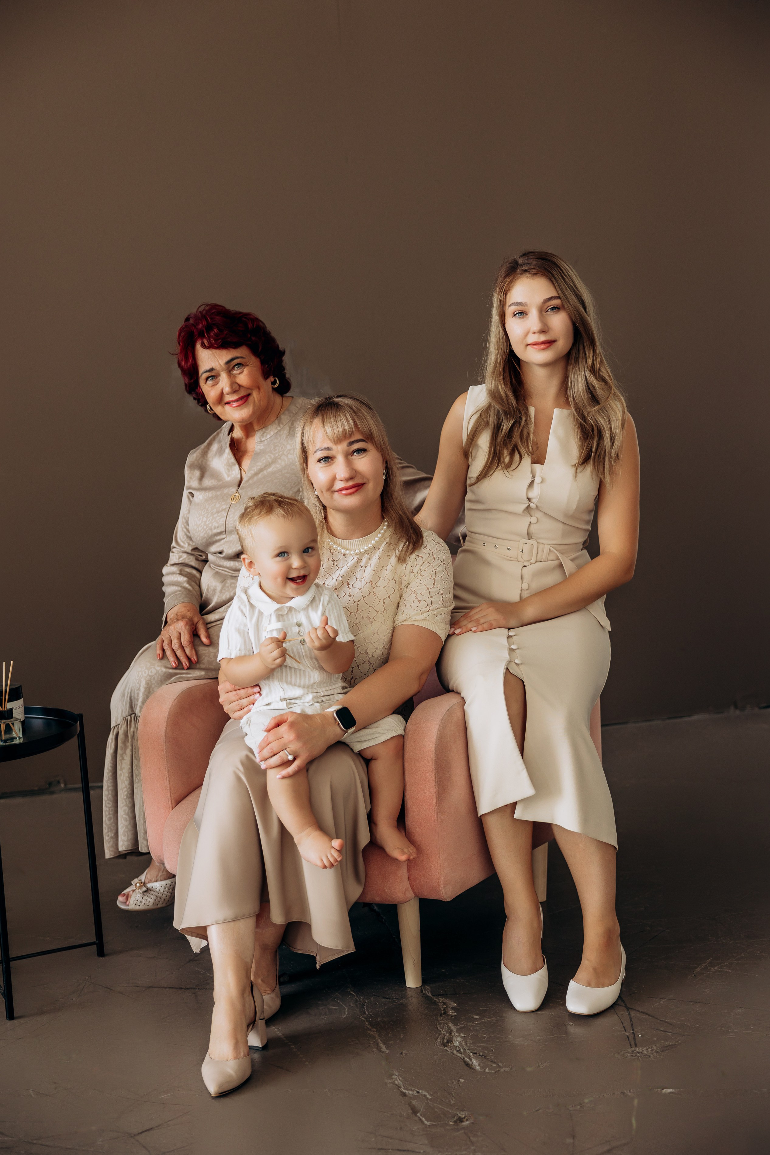 Анастасия и семья. Фотостудия Нюд. Фотограф в Калининграде свадебная фотография, репортажная, фотосессии