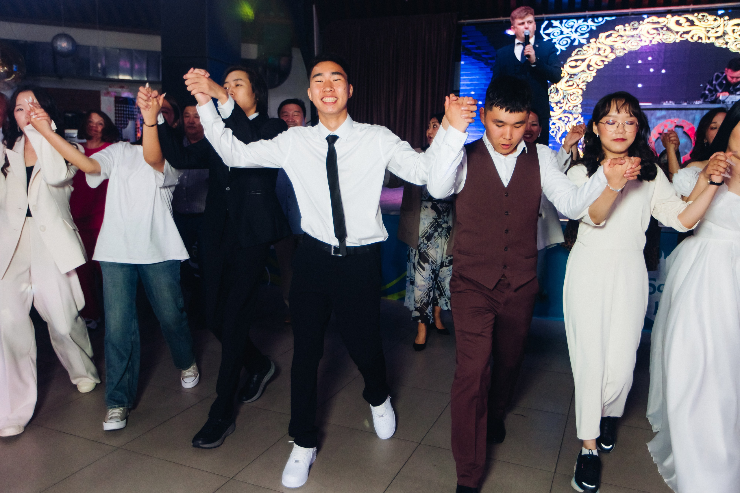 Выпускной вечер. 49 школа. Баран на корове. Свадебный и семейный фотограф в Улан-Удэ