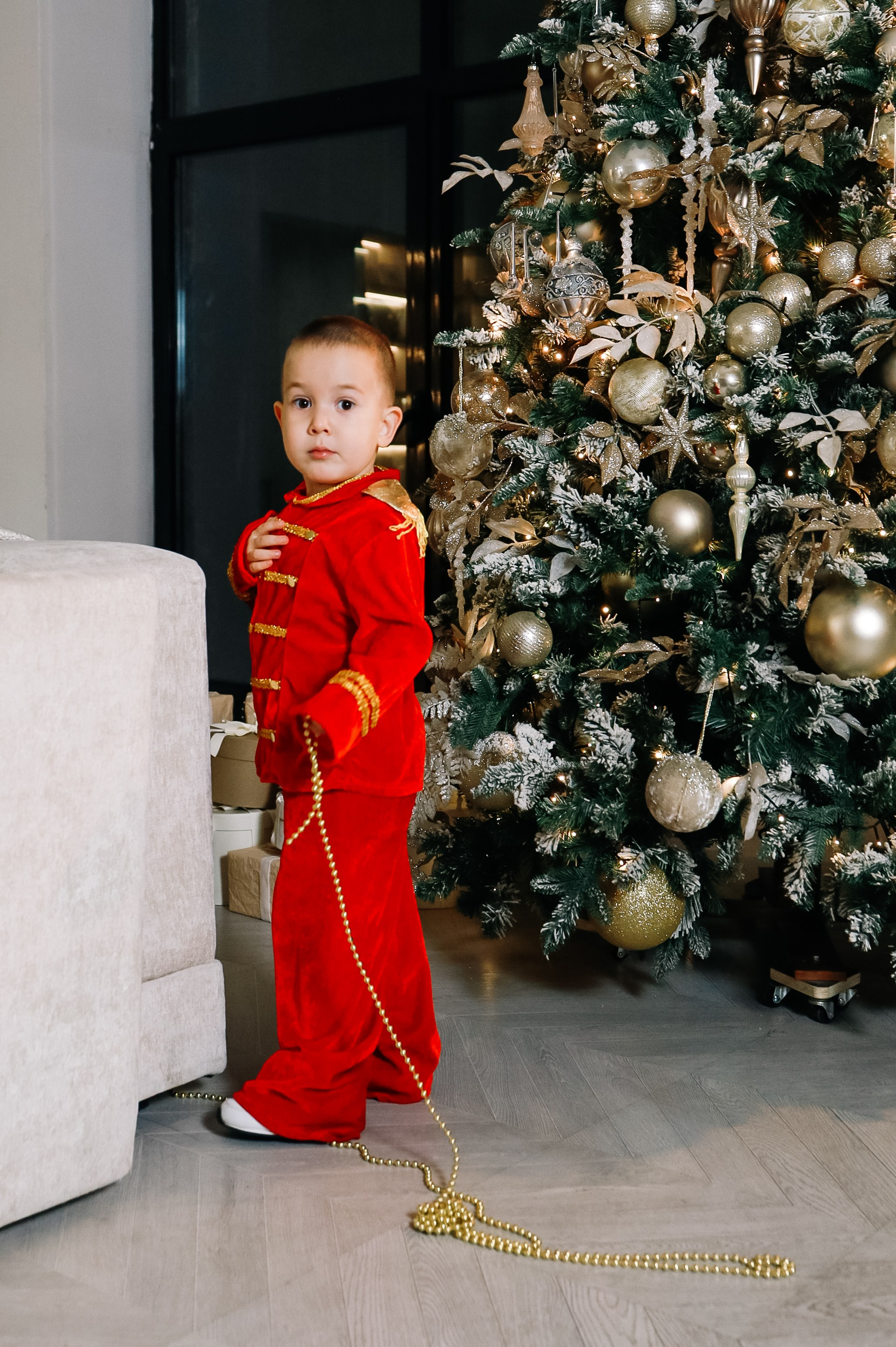 Дружная семья с четырьмя детьми. Визуал для эспертов и блогеров