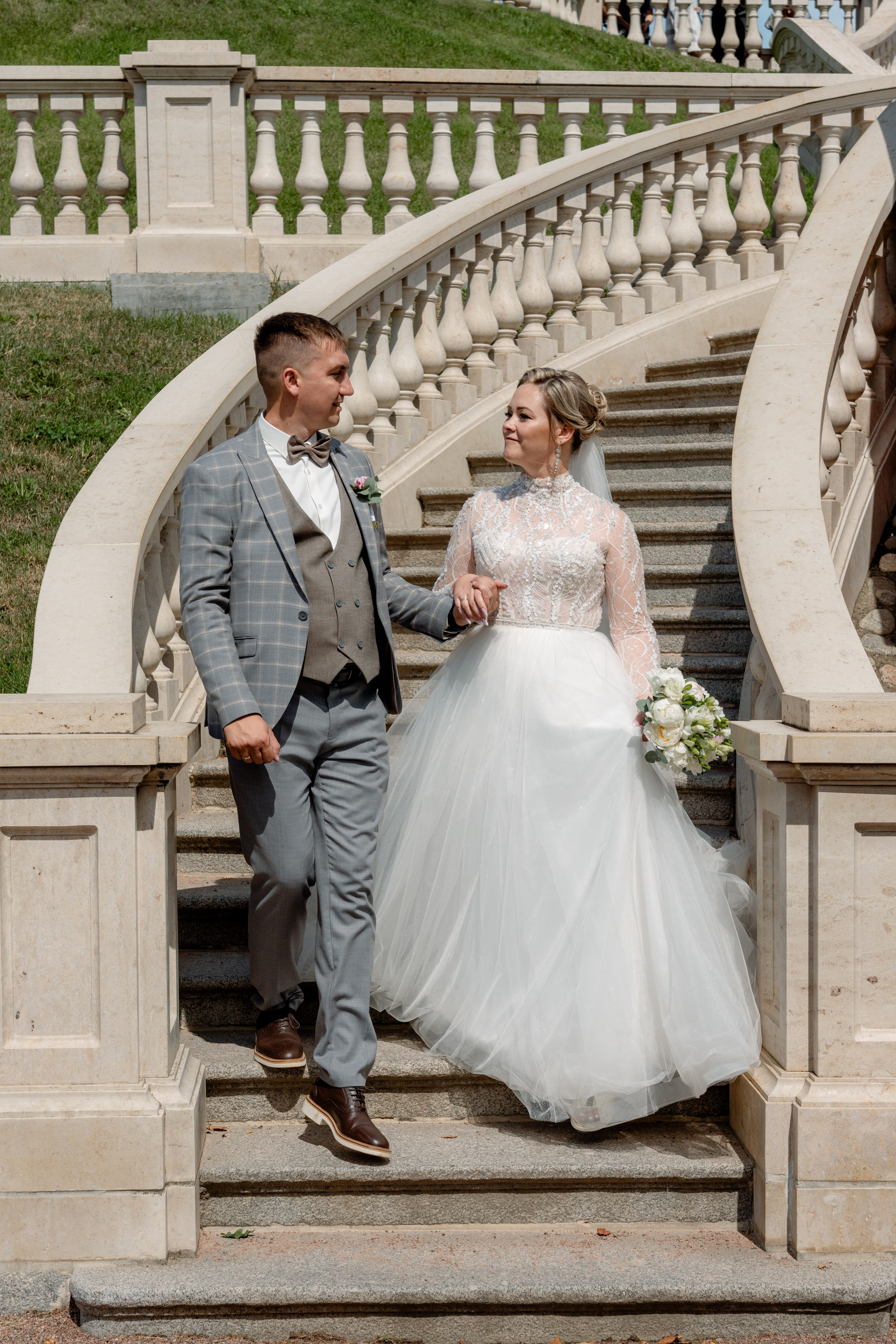 Красивые места для свадебной фотосессии летом в Санкт-Петербурге. Свадебный фотограф Александр Невский в Санкт-Петербурге