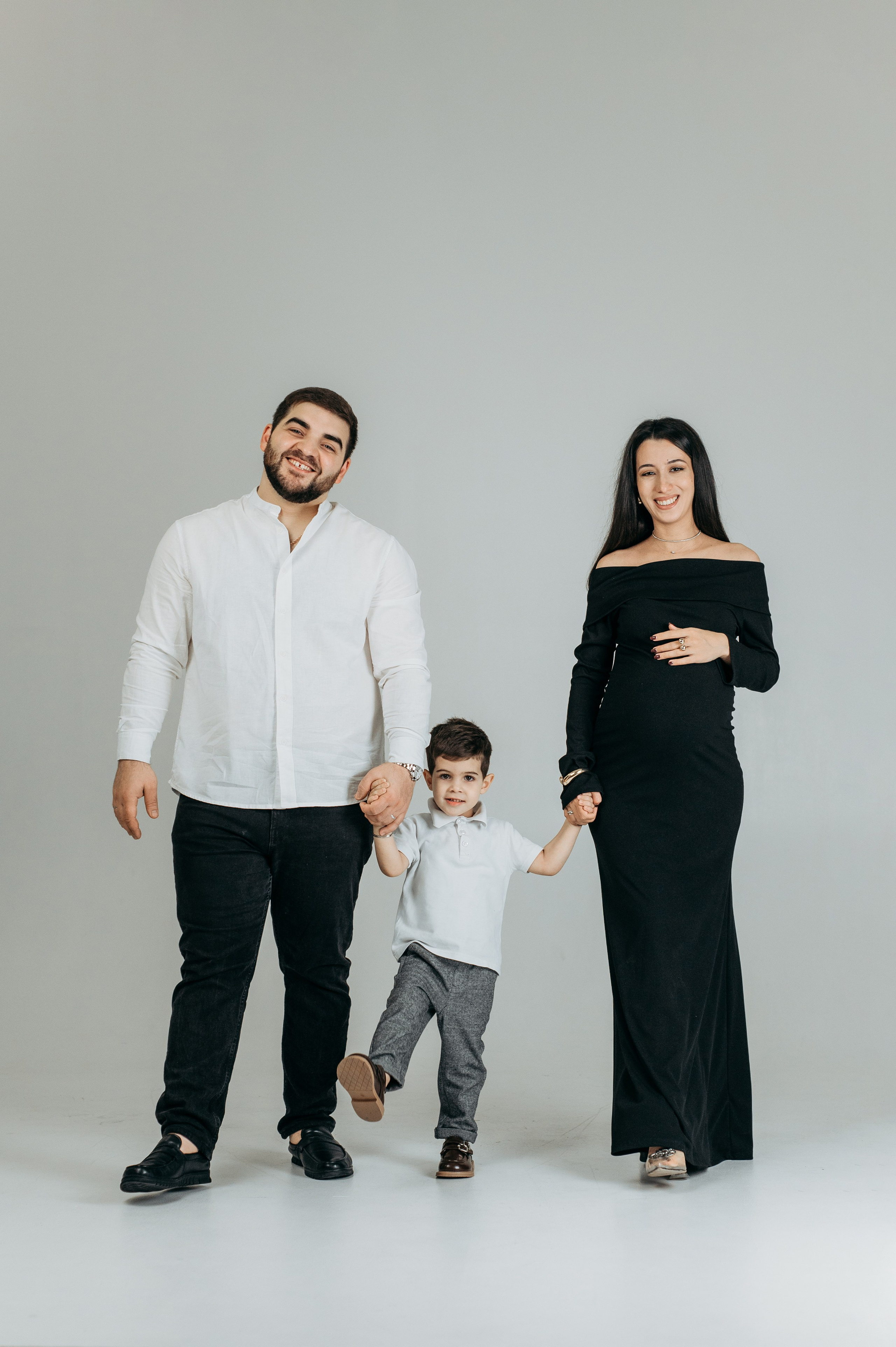 Семейная фотосессия на циклораме. Семейный и свадебный фотограф в Санкт-Петербурге Юлия Мельникова