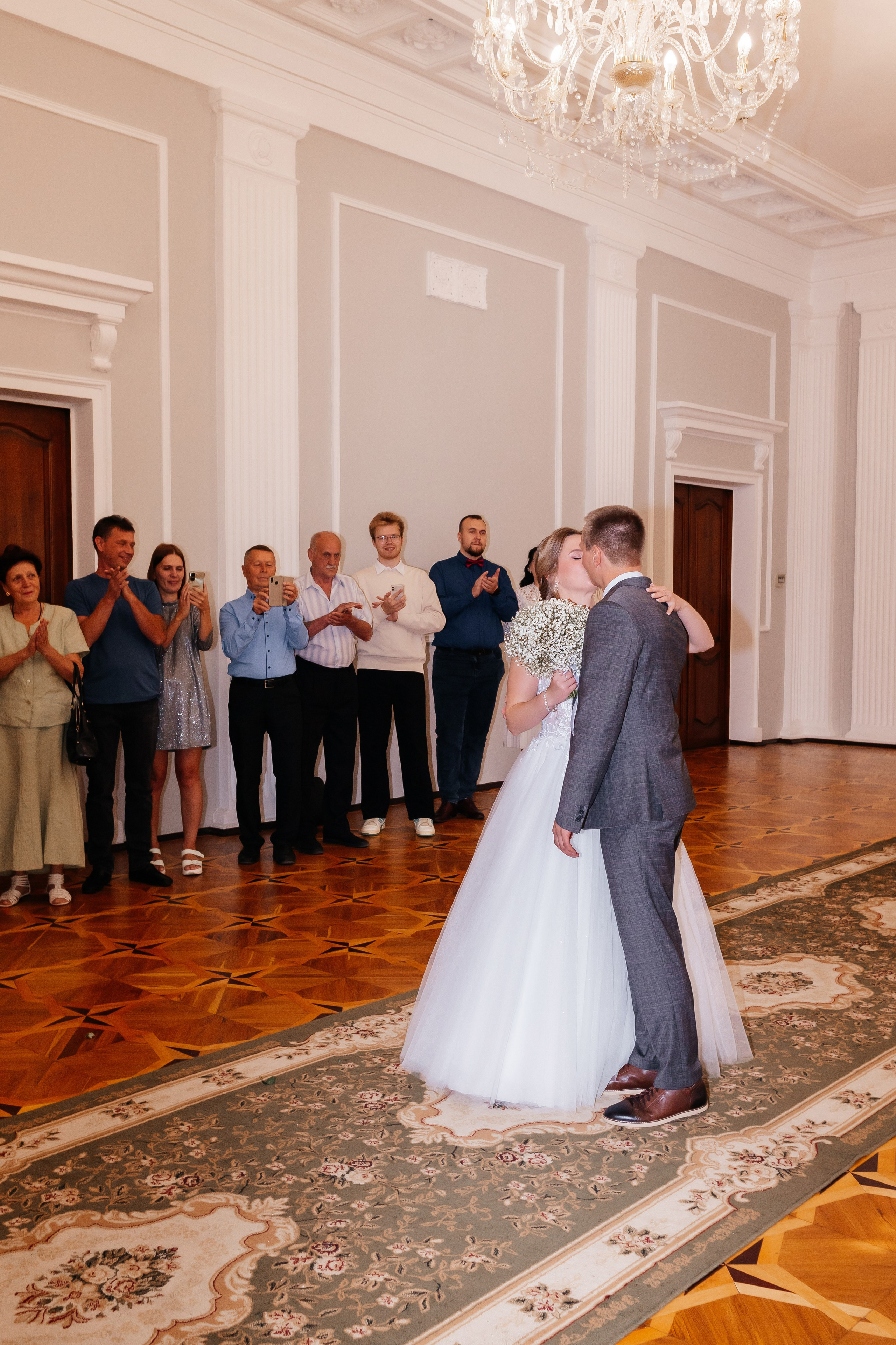 Свадебная прогулка двоих на Стрелке и в автозаводском Парке. И в фотостудии СОЛЬ в Автозаводском районе. Свадебный фотограф и фотограф Love-Store в Нижнем Новгороде Анастасия