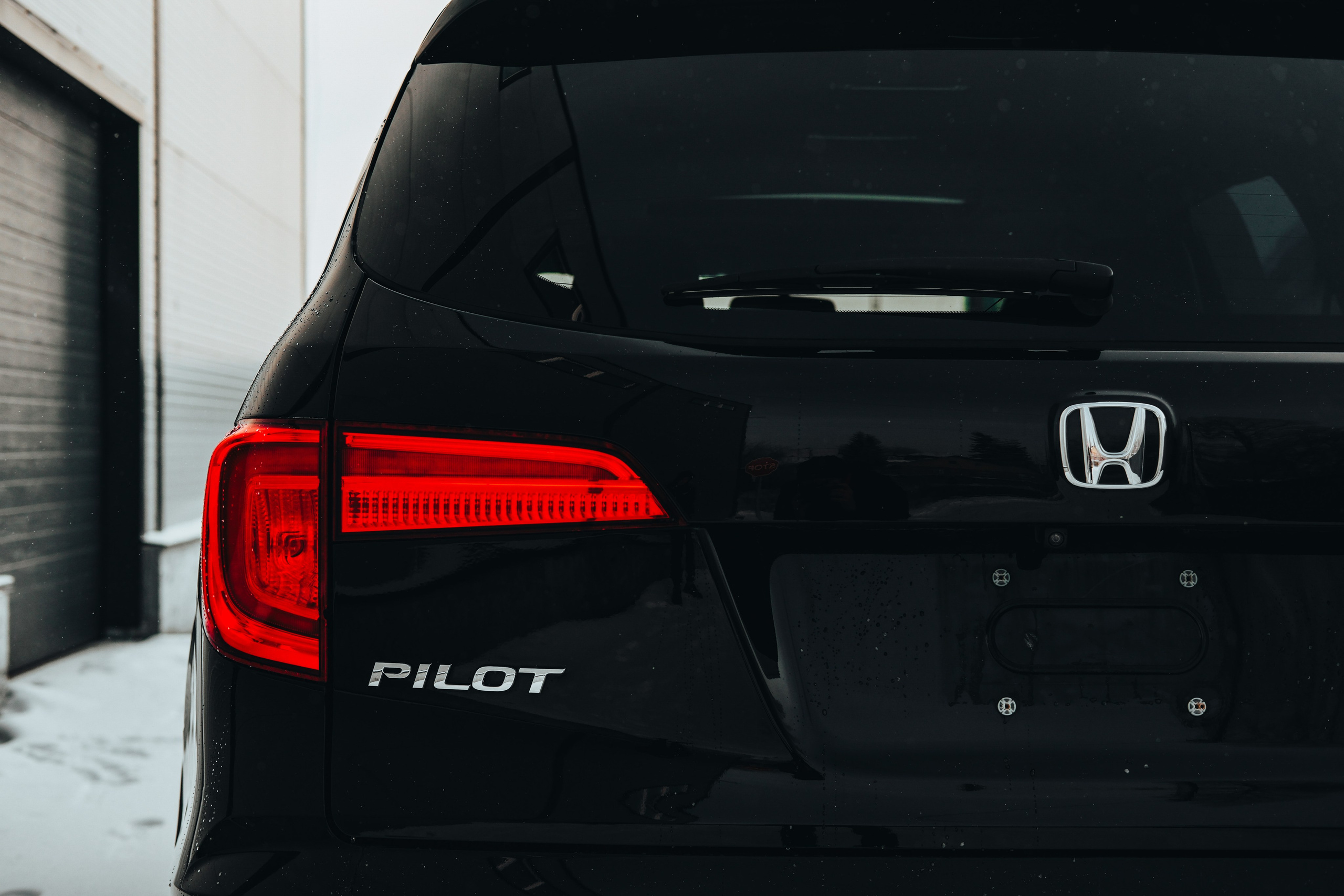 Профессиональная фотосессия Honda Pilot в Новосибирске. Автомобильный фотограф Чанчин Владимир: детальные снимки кузова, интерьера и динамики