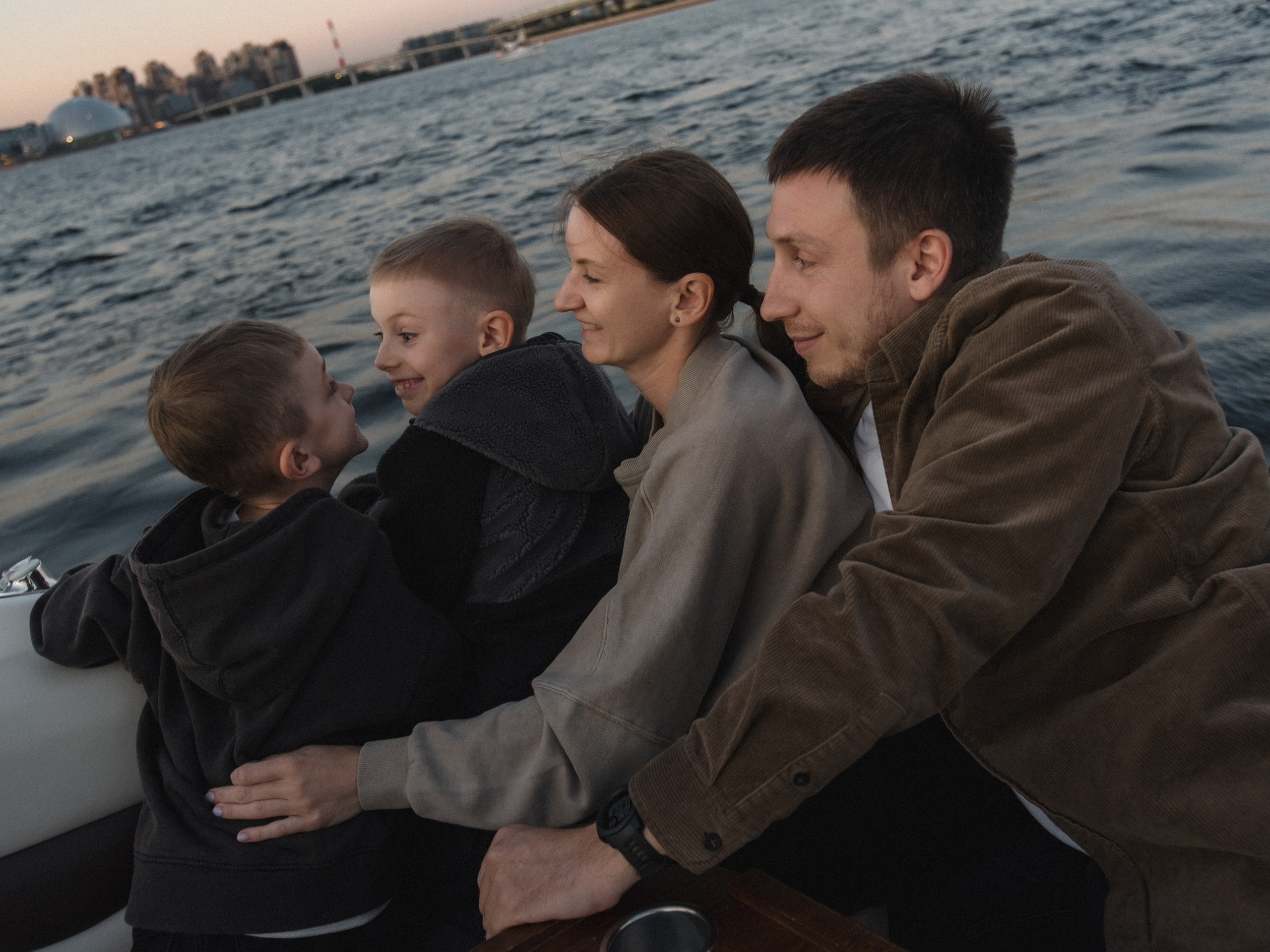 Семейная фотосессия на катере в Санкт-Петербурге. Свадебный и семейный фотограф в Санкт-Петербурге Татьяна Пастухова