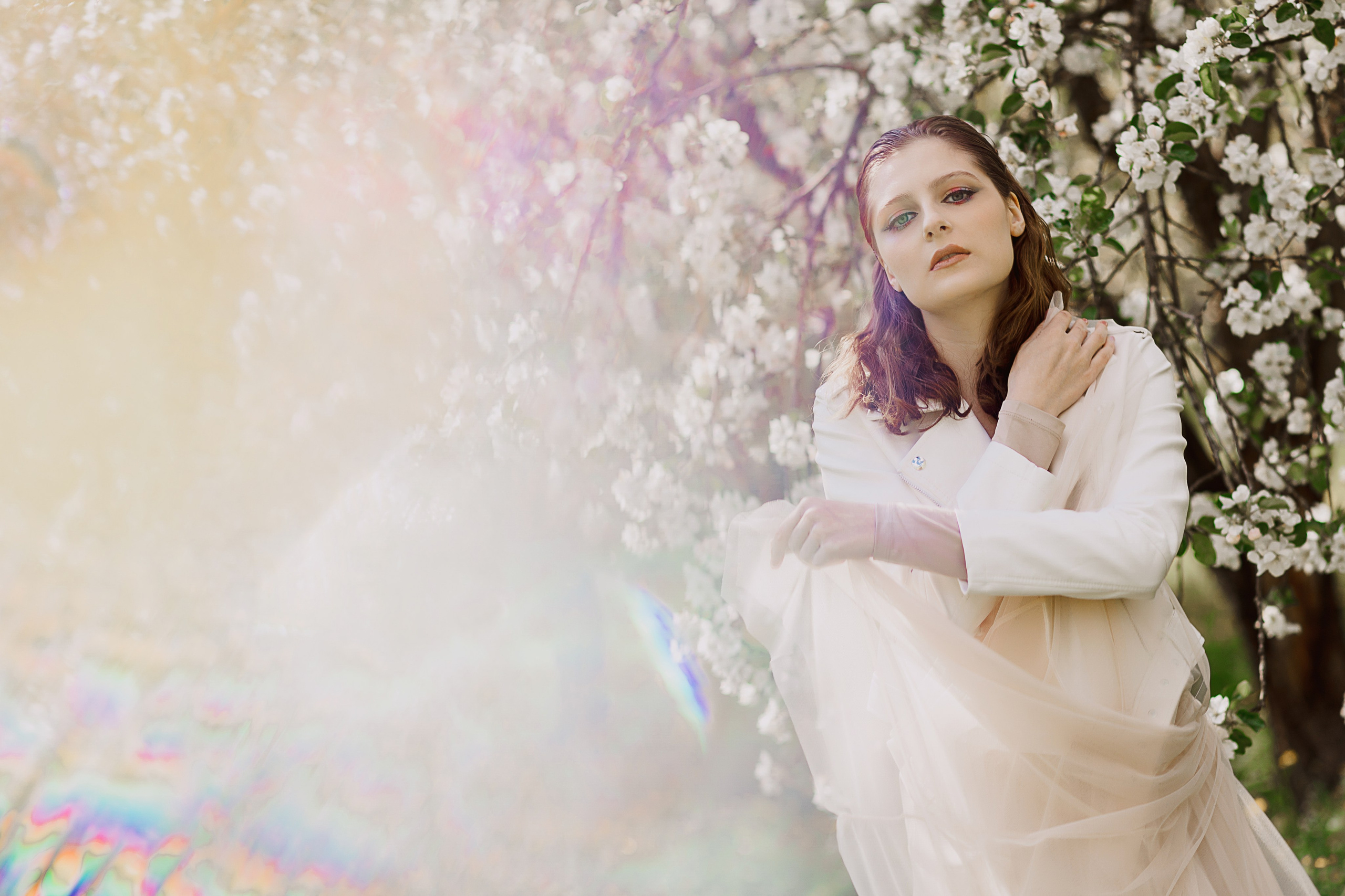 Женская фотосессия в цветущем саду. Семейный и женский фотограф в Москве Надежда Воробьева
