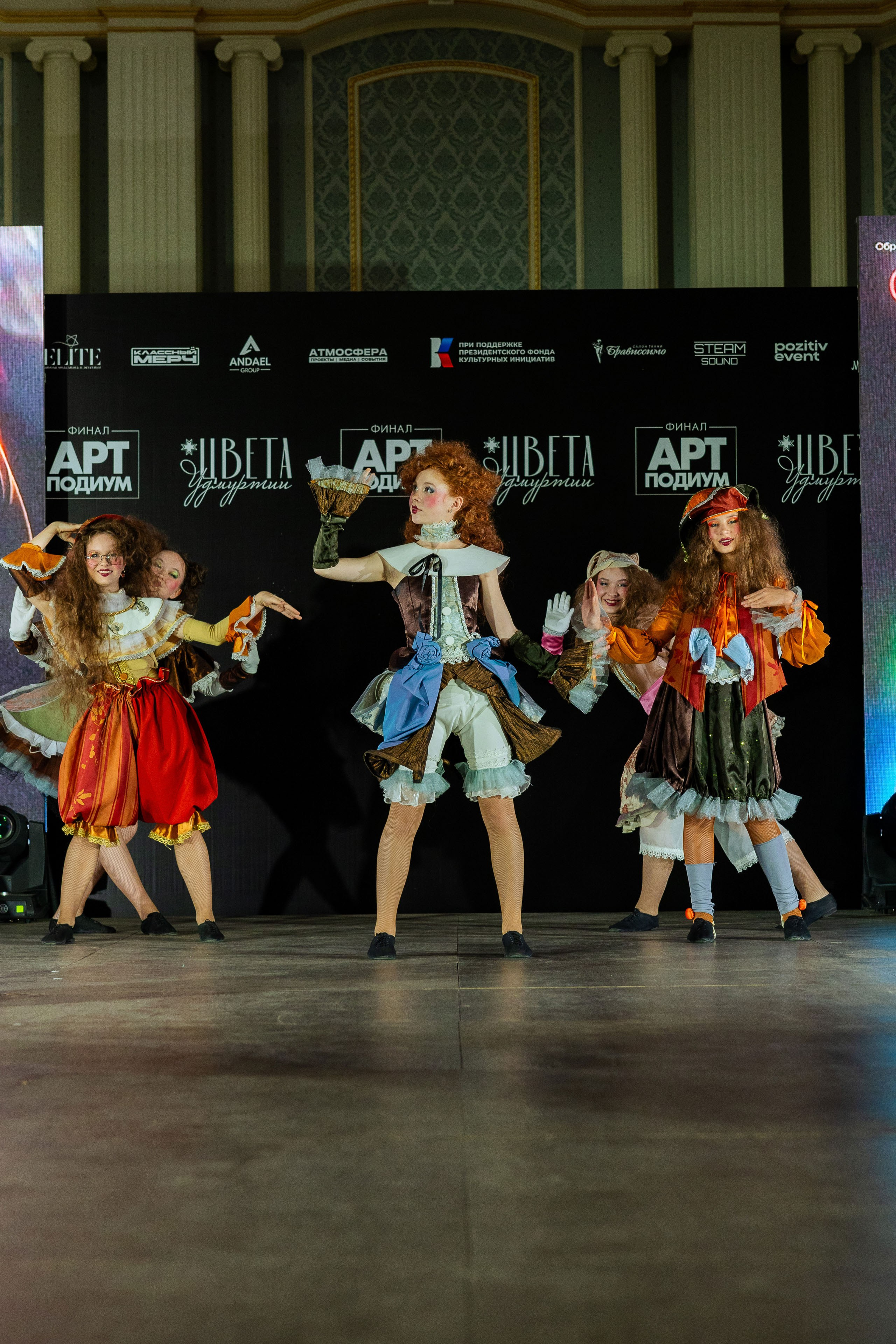Арт-подиум «Цвета Удмуртии». Показ мод [25/10/24]. Фотограф Виноградов Константин