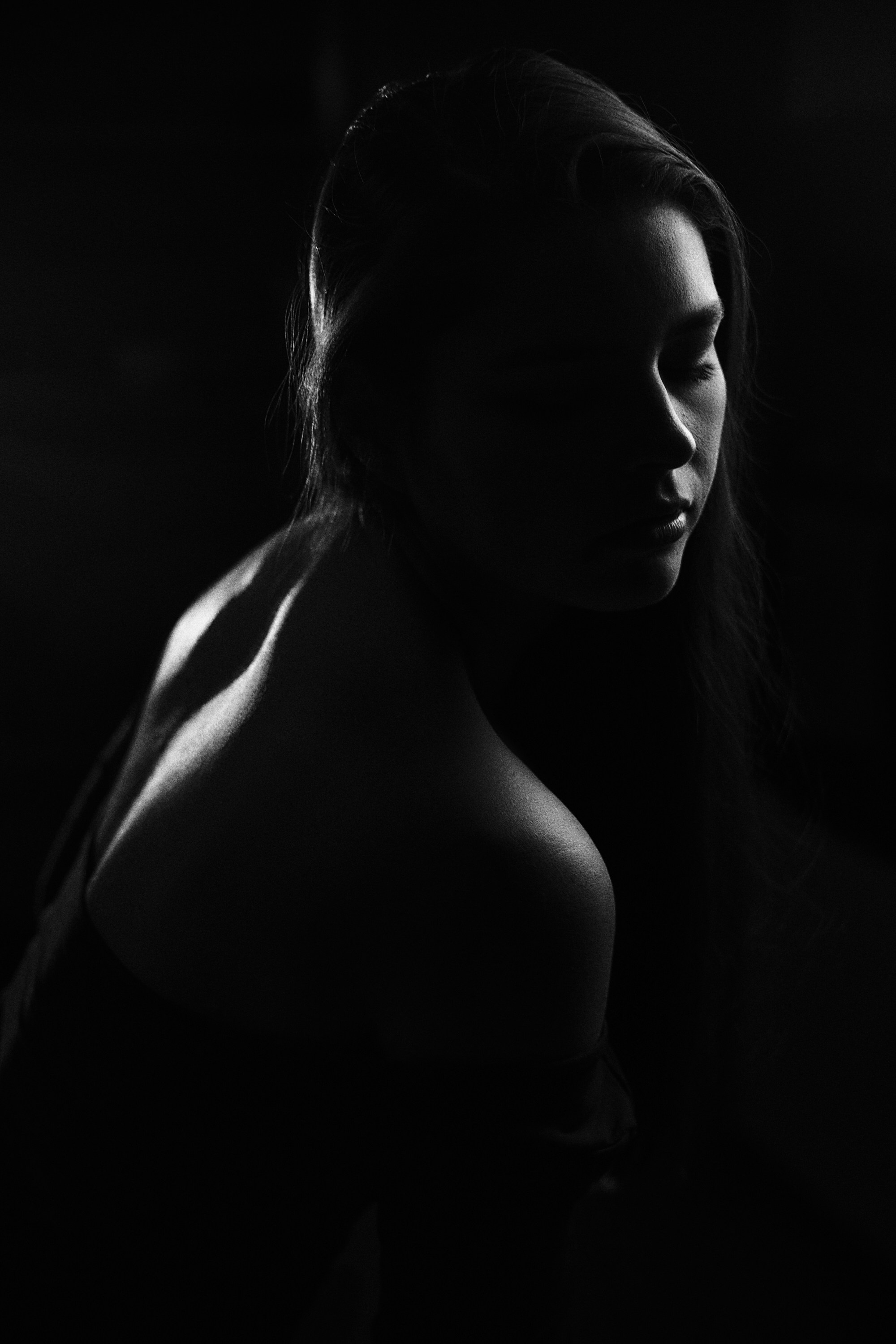 Portrait women’s photo session at the Photo Studio. Professional photographer in Sochi Victoria Joy. Teaching Photography