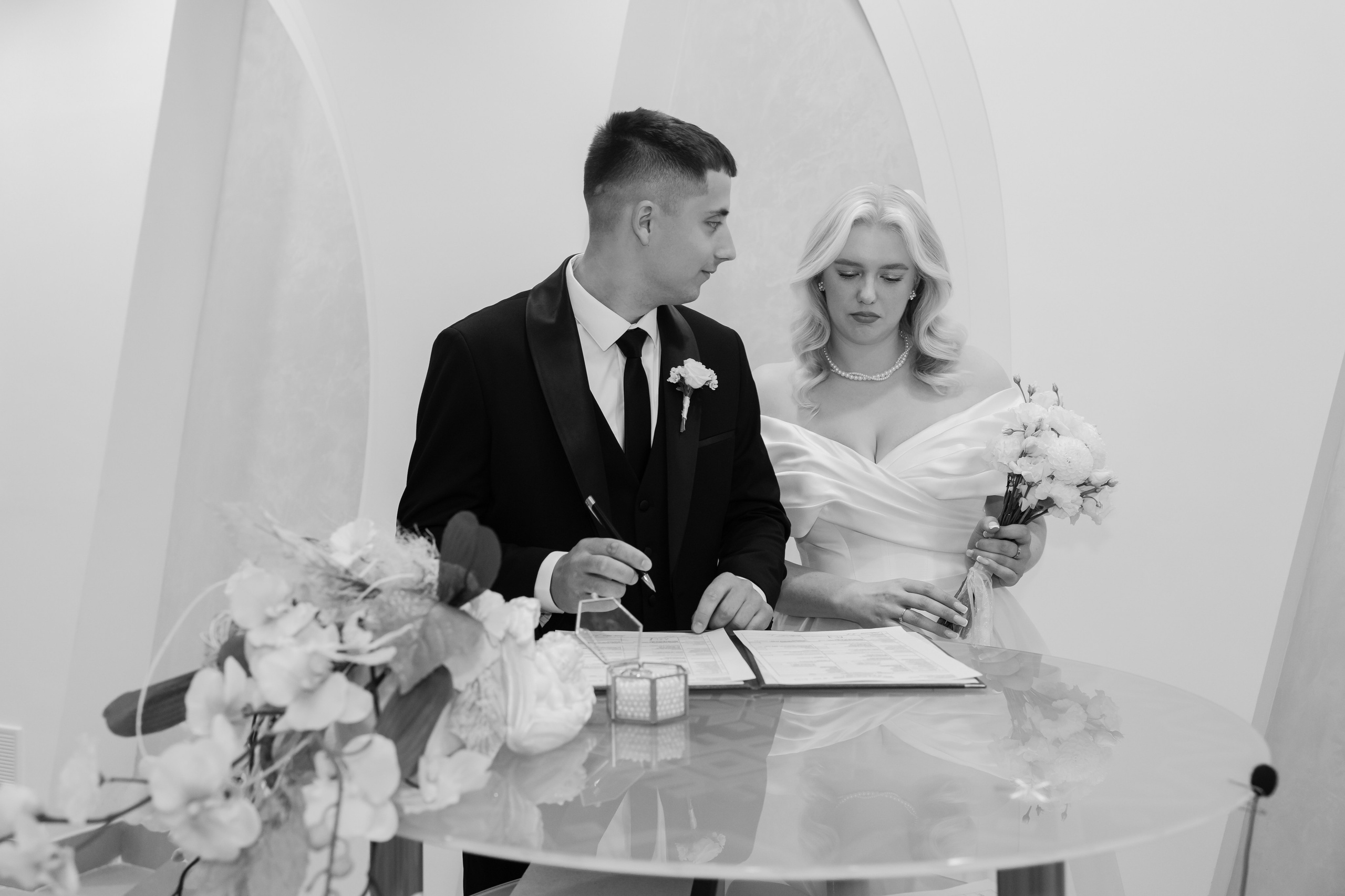 Отдел ЗАГС Администрации Первомайского района. Видеосъемка и фотосъемка свадеб. Фотограф и оператор на свадьбу. Видеосъемка подкастов, собственная видео-фотостудии. Предметная фотосъемка