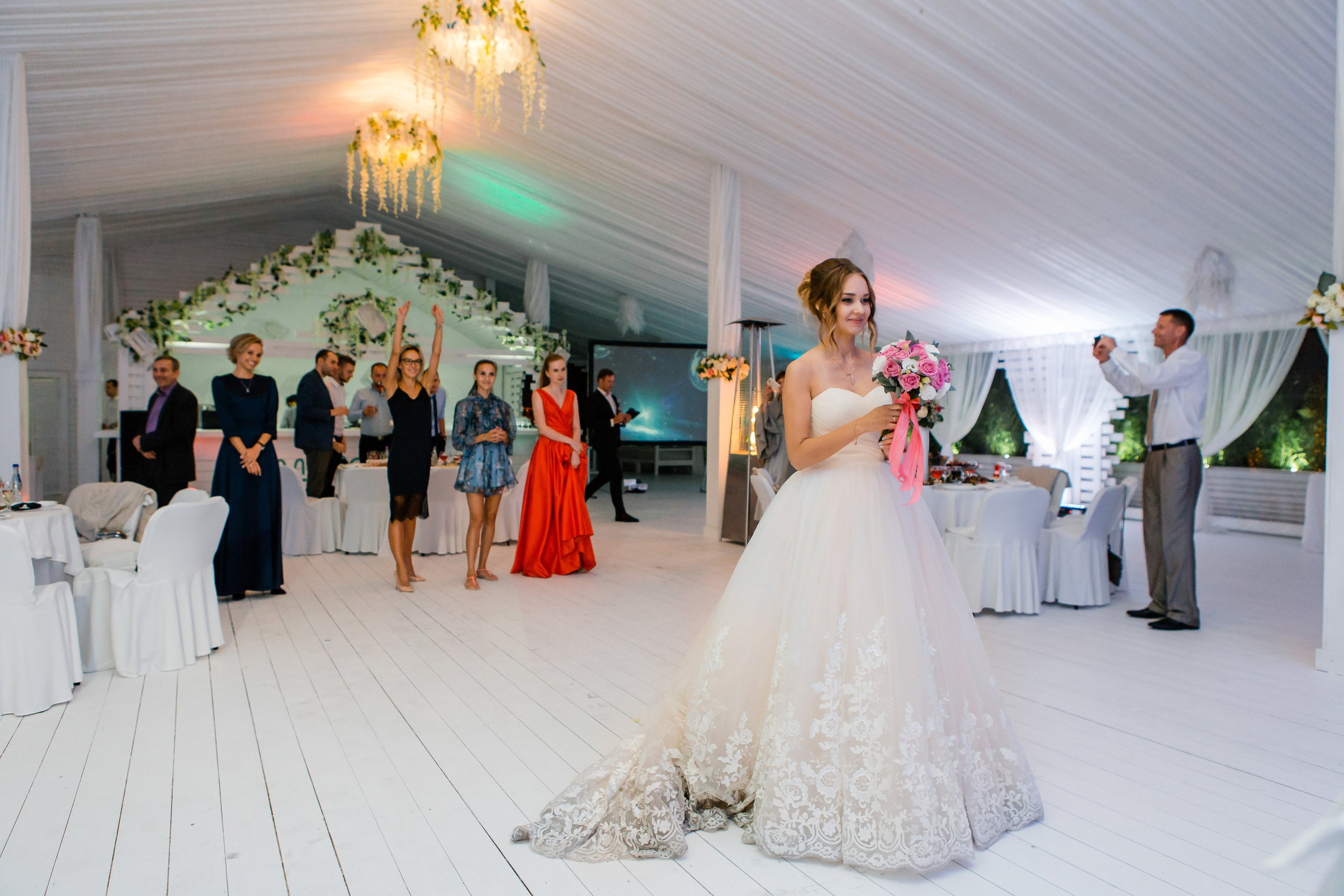 Денис и Ксения. Видеосъемка и фотосъемка свадеб. Фотограф и оператор на свадьбу. Видеосъемка подкастов, собственная видео-фотостудии. Предметная фотосъемка