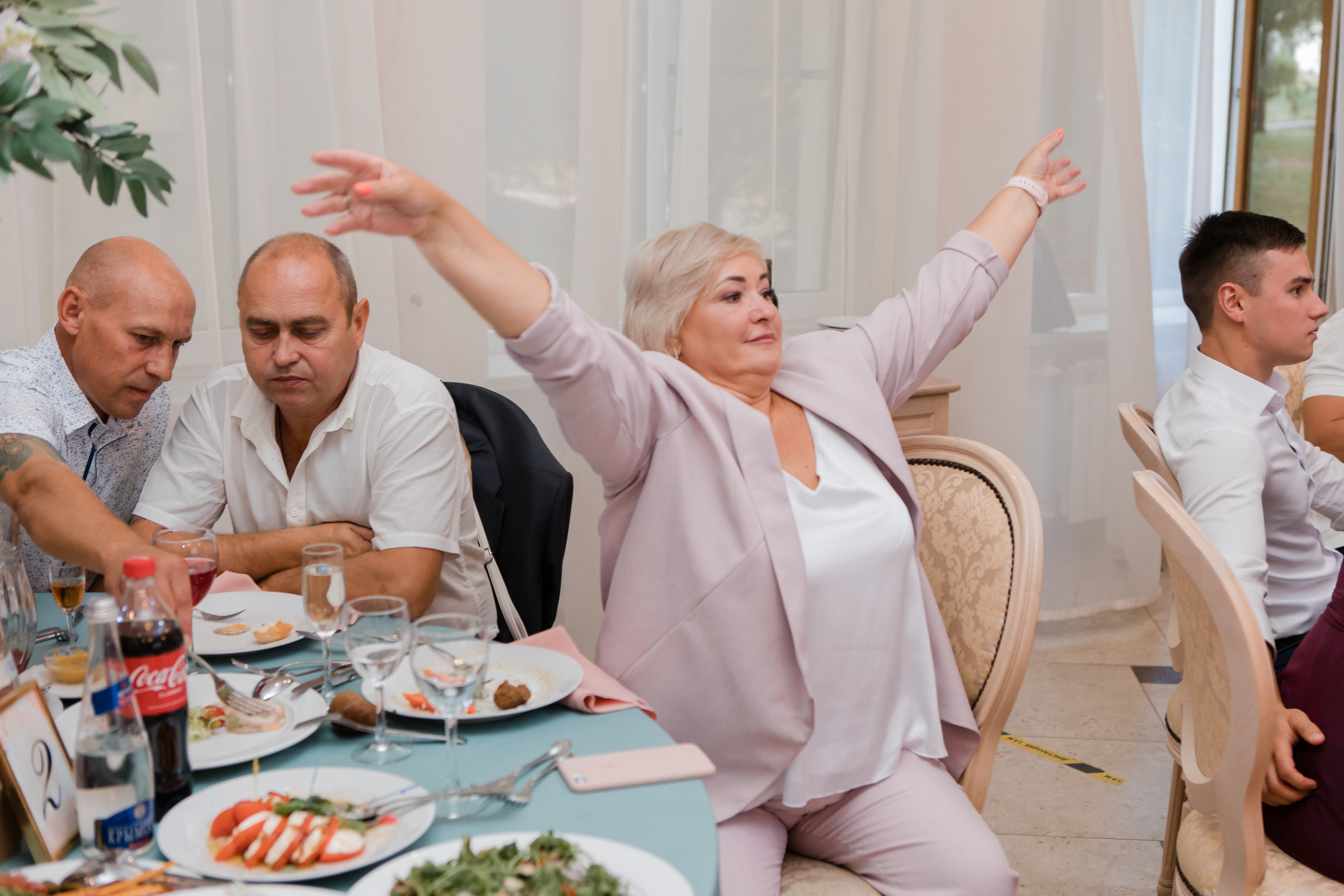 Свадебная фотосъемка Михаила и Ольги. День нашей свадьбы. Видеосъемка и фотосъемка свадеб. Фотограф и оператор на свадьбу. Видеосъемка подкастов, собственная видео-фотостудии. Предметная фотосъемка