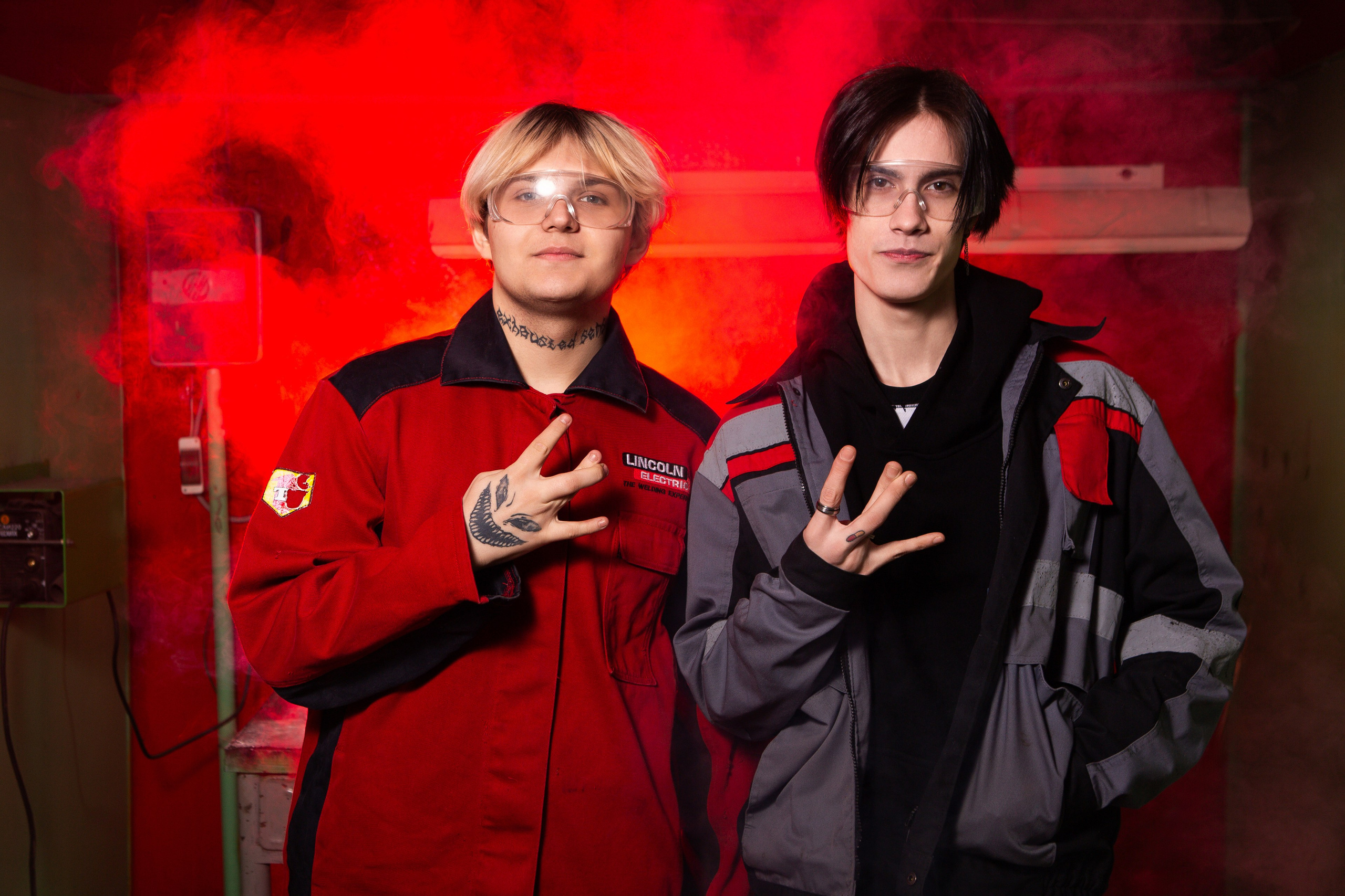 Фотосессия в Цеху для Выпускников Сварочного Производства | Твой Альбом Мценск. ТВОЙ АЛЬБОМ / ТВОИ ПРАВИЛА