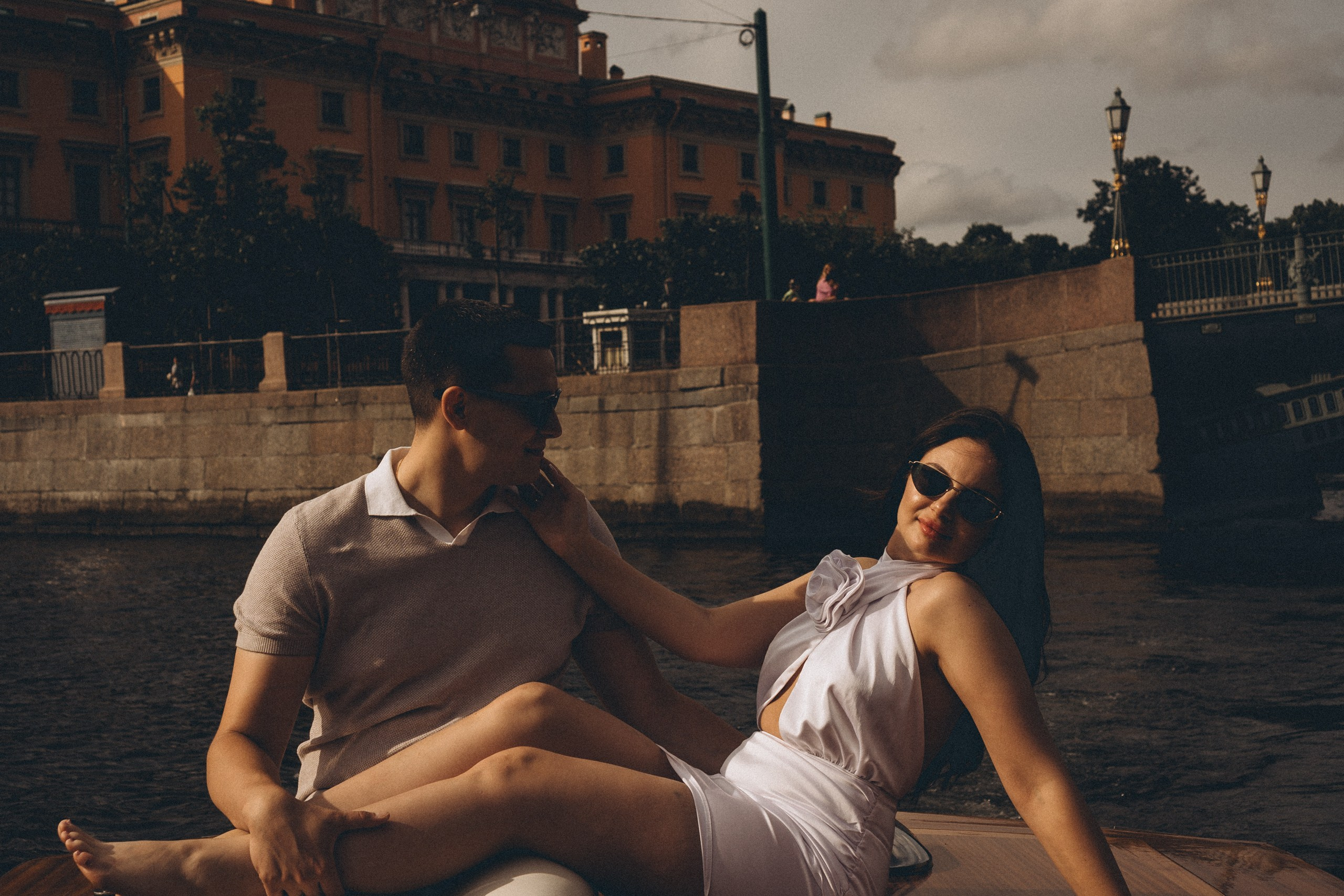 СВАДЕНБНАЯ СЬЕМКА НА КАТЕРЕ ПО КАНАЛАМ САНКТ-ПЕТЕРБУРГА И В АКВАТОРИИ НЕВЫ. Профессиональный фотограф, Санкт-Петербург — Виктория Богомолова