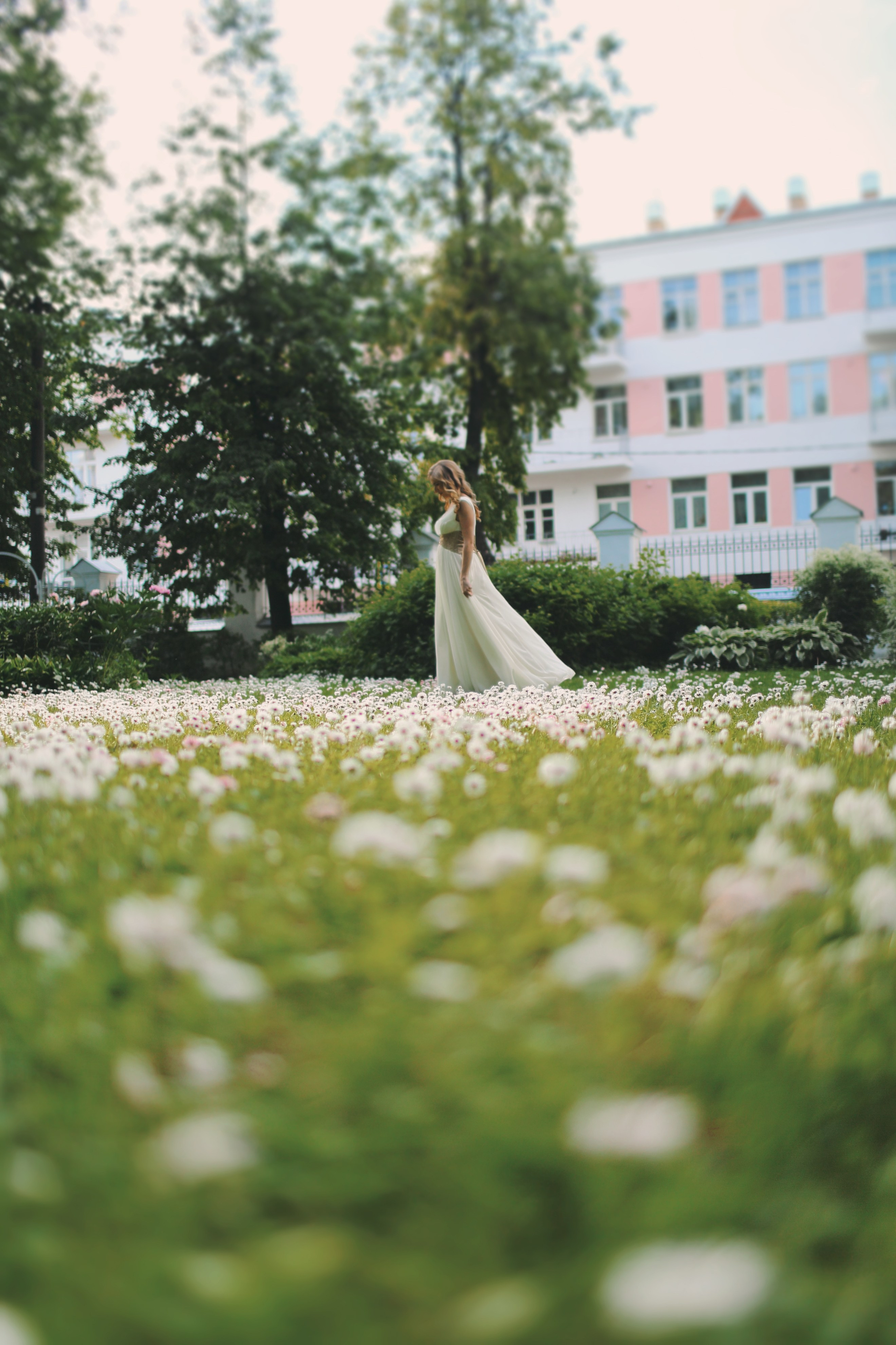 Свадебная фотосессия в парке. Свадебный и репортажный фотограф в Ярославле и Санкт-Петербурге Роман Микрюков