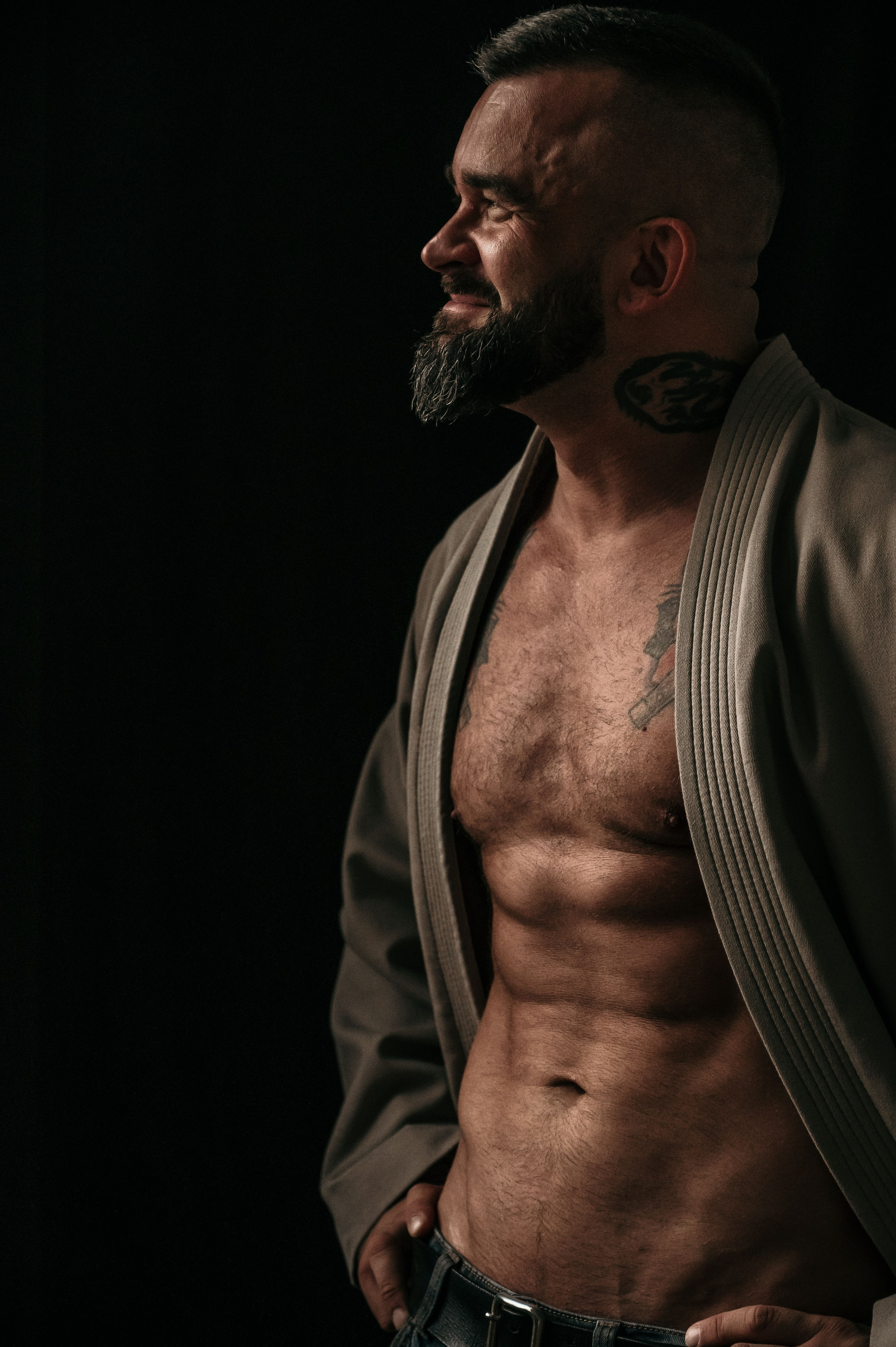 Мужской фотограф. Профессиональный фотограф беременности в СПБ. Стильные фотосессии беременности в стиле минимализм и классическая фотография