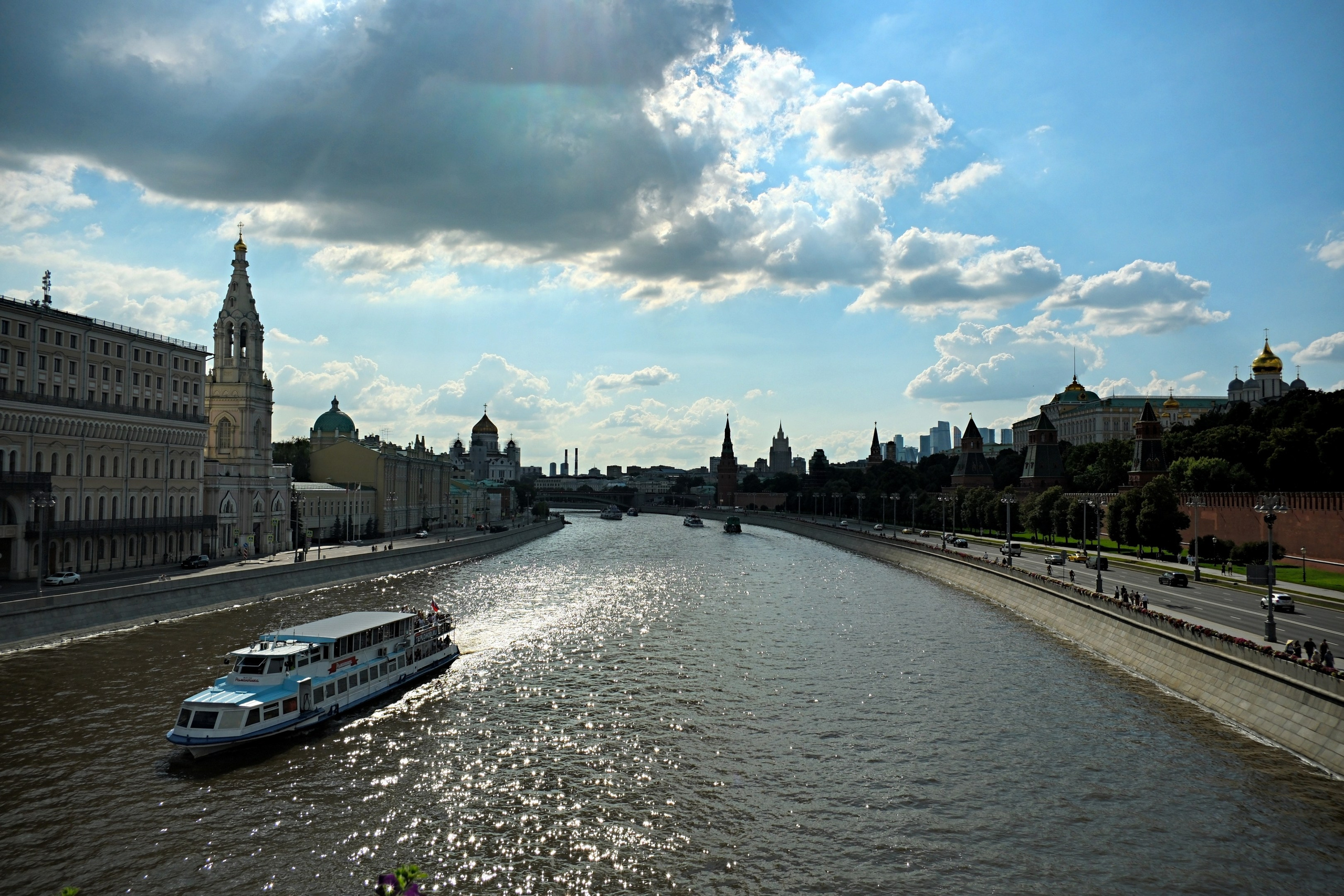 Улица, люди, жизнь…